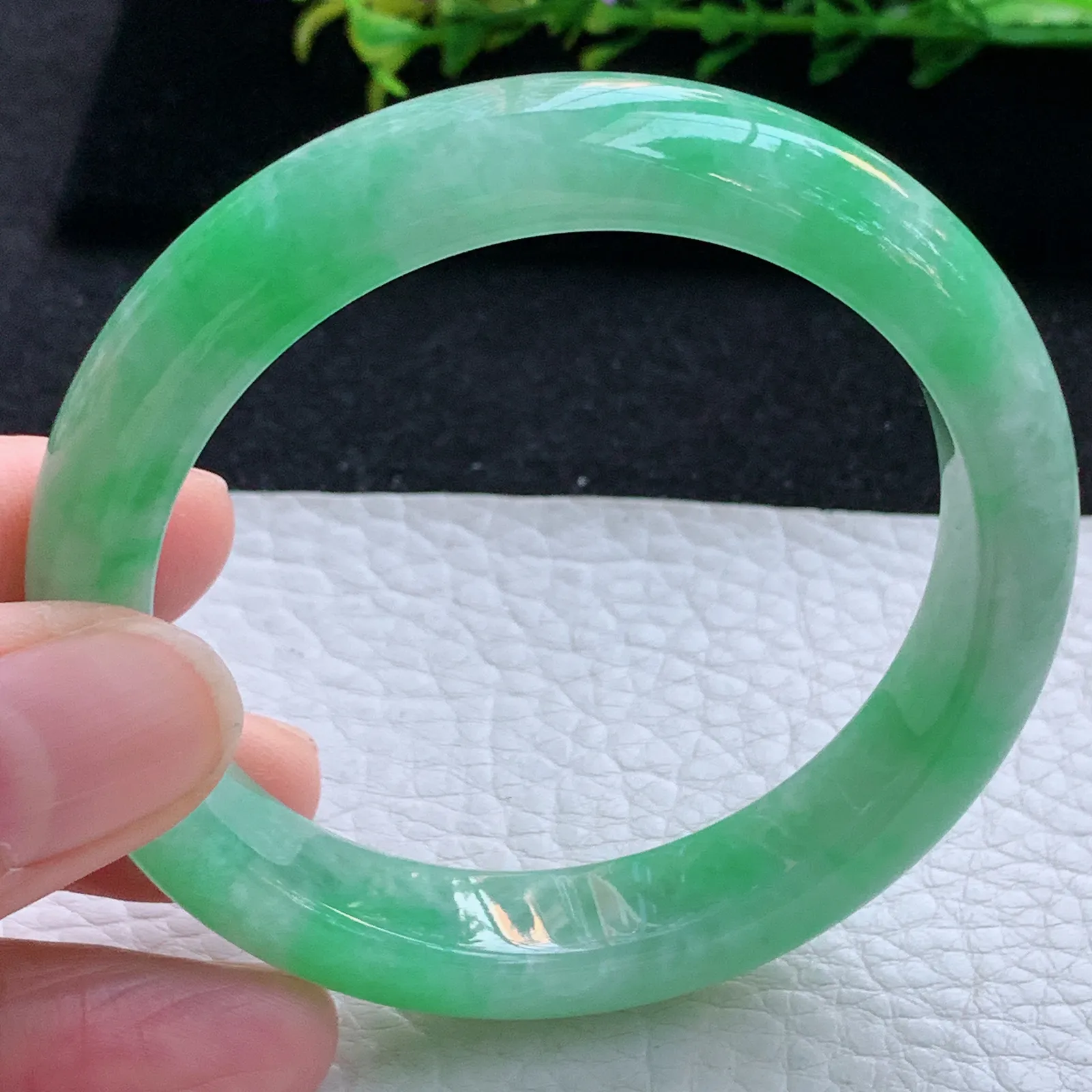 ay自然光53.5*11.5*8平安镯 缅甸翡翠a货玉手镯冰绿宽边玉手环