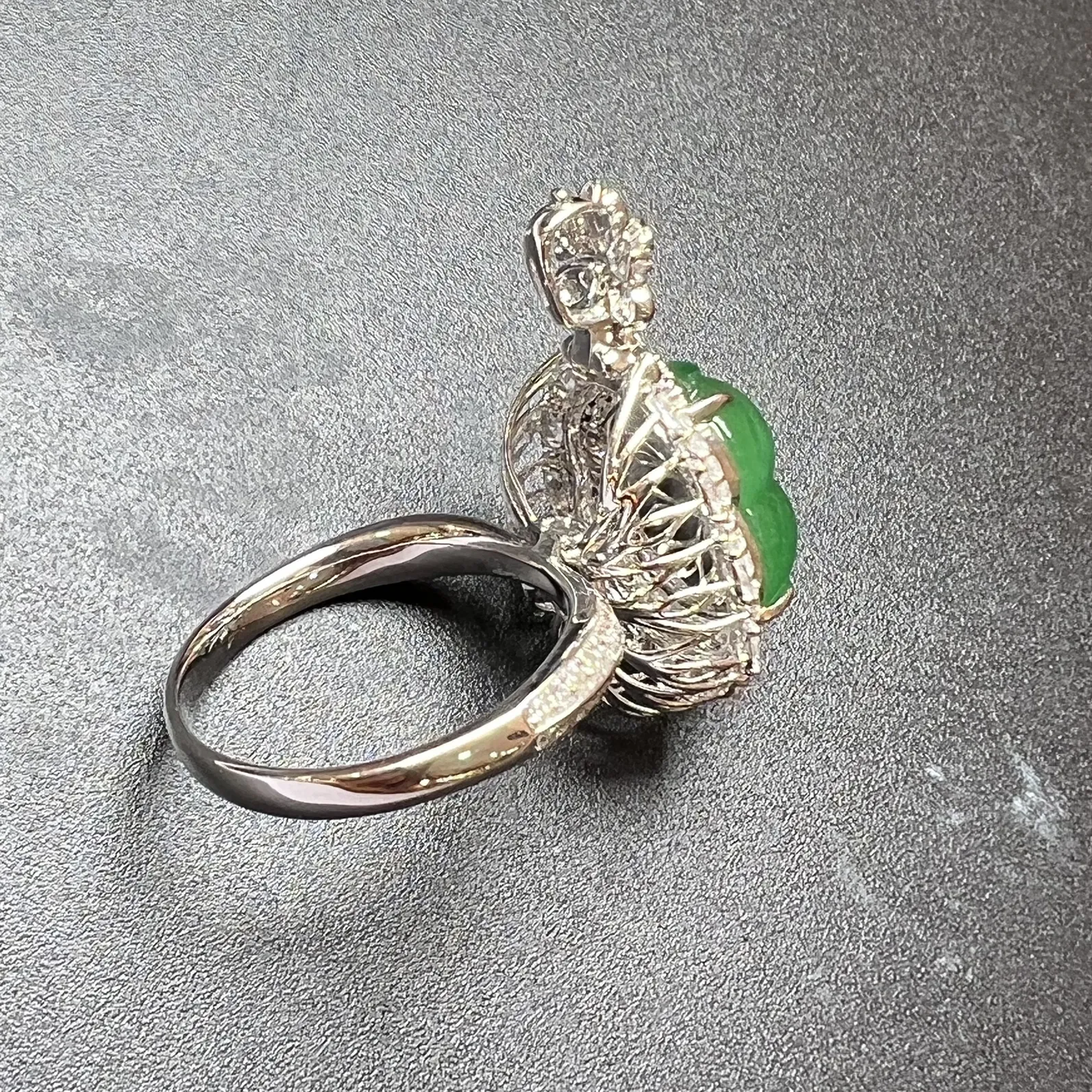满绿双用款葫芦戒指+坠整体尺寸26.6*15*13.7 裸石尺寸12.6*9.8*5.5