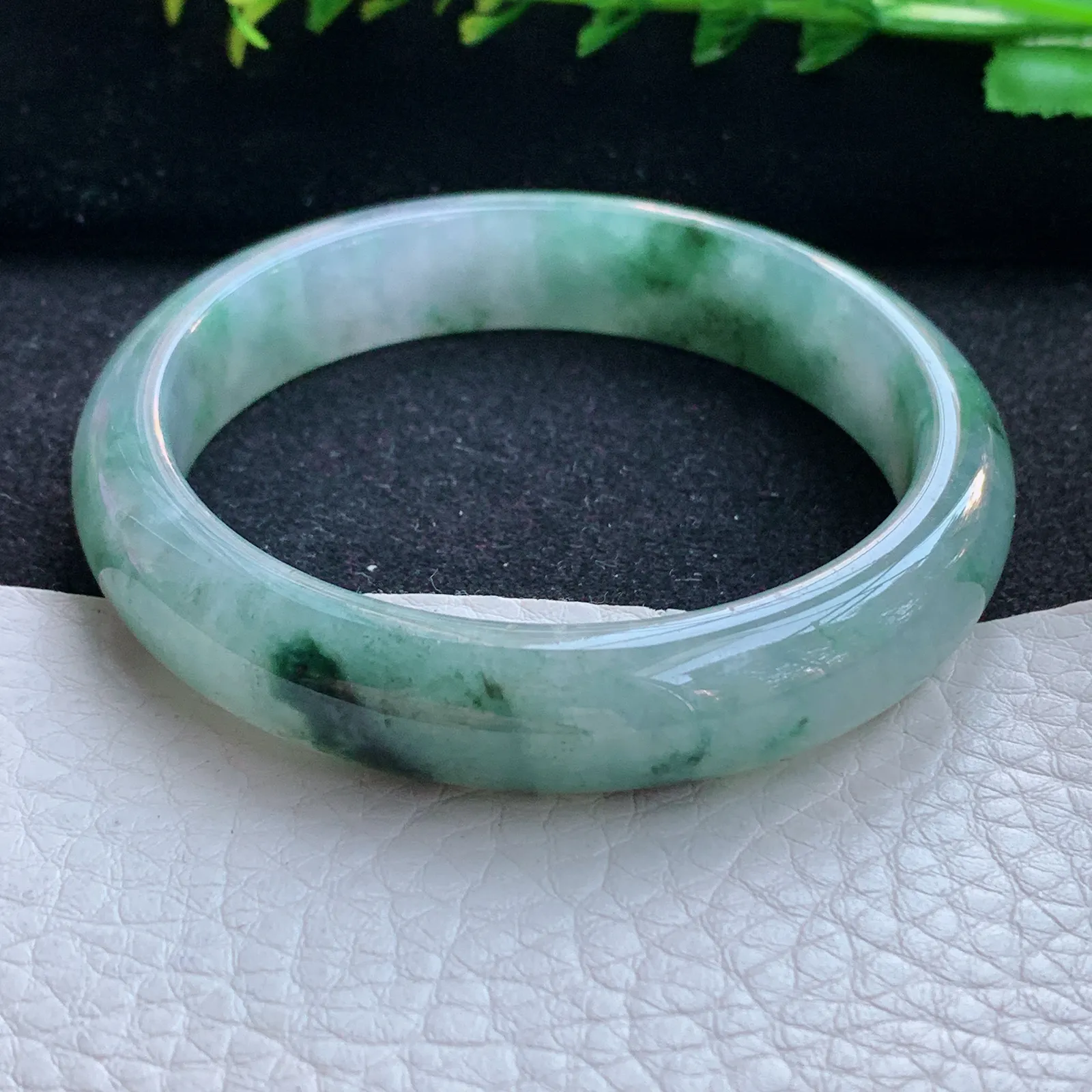 n自然光54.5*11.6*7平安镯 缅甸翡翠a货玉手镯冰飘花宽边玉手环 美人镯