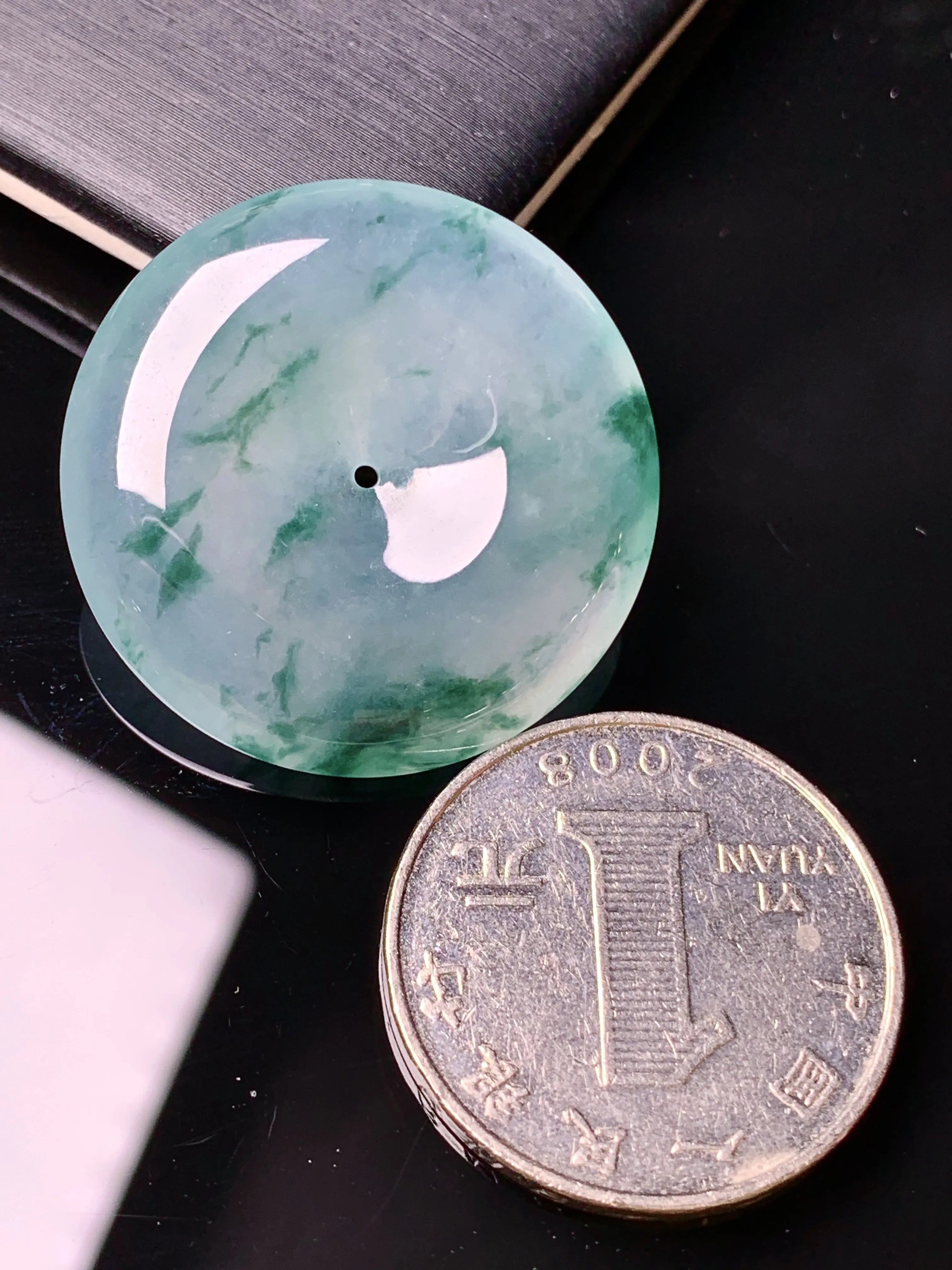 冰种飘花平安扣吊坠 玉质细腻 色泽清新艳丽 整体尺寸29.6*6