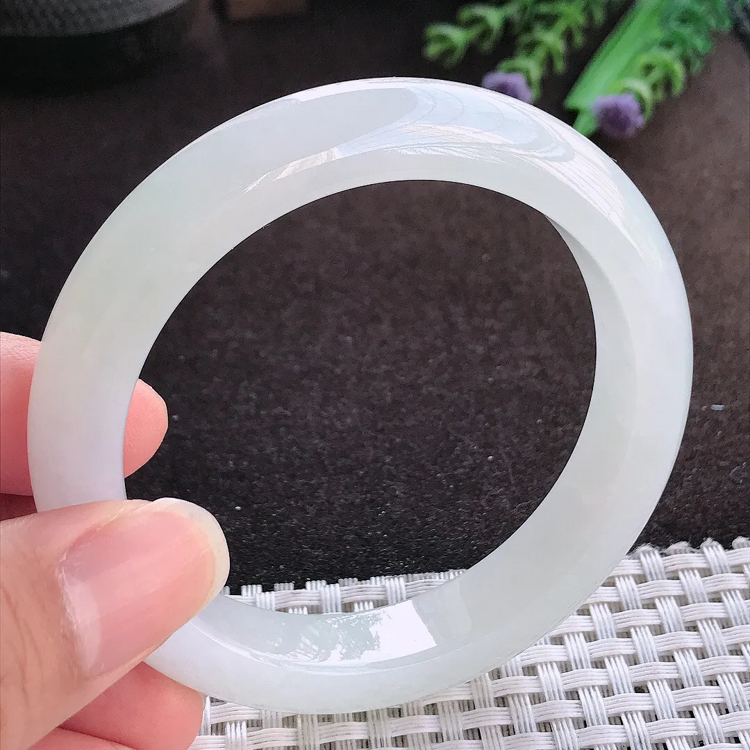 天然a货翡翠55.5/12.2/8.8老坑秀气冰胶月光白手镯宽边玉手镯