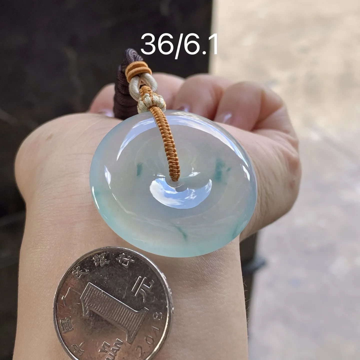 冰种飘花平安扣
平安顺遂～