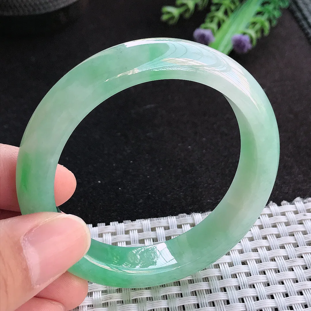 天然a货翡翠53/12.7/8.6老坑冰胶果冻满绿甜绿手镯宽边玉手镯