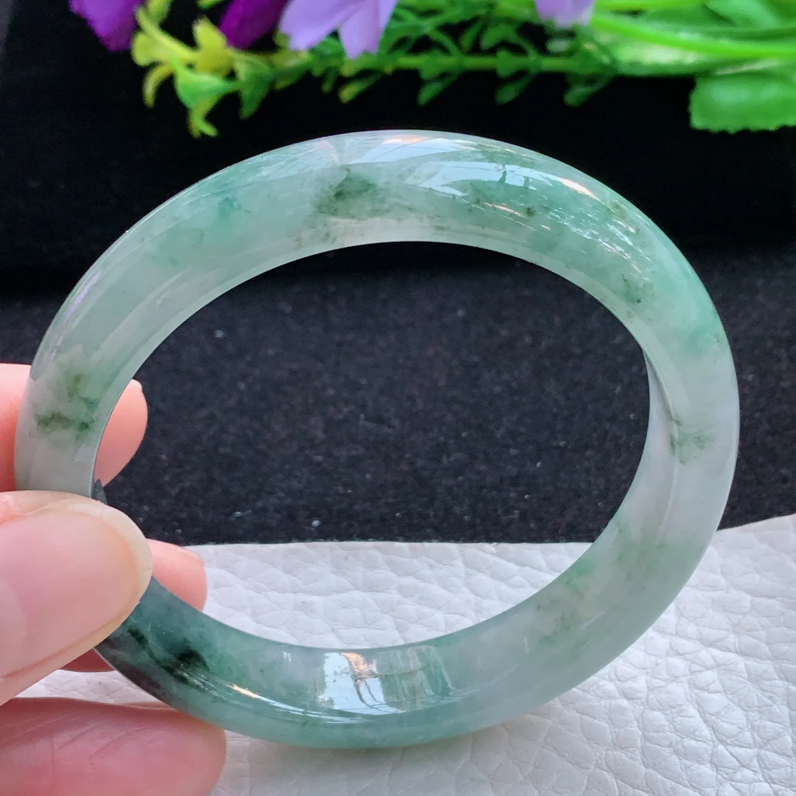 n自然光54.5*11.6*7平安镯 缅甸翡翠a货玉手镯冰飘花宽边玉手环 美人镯