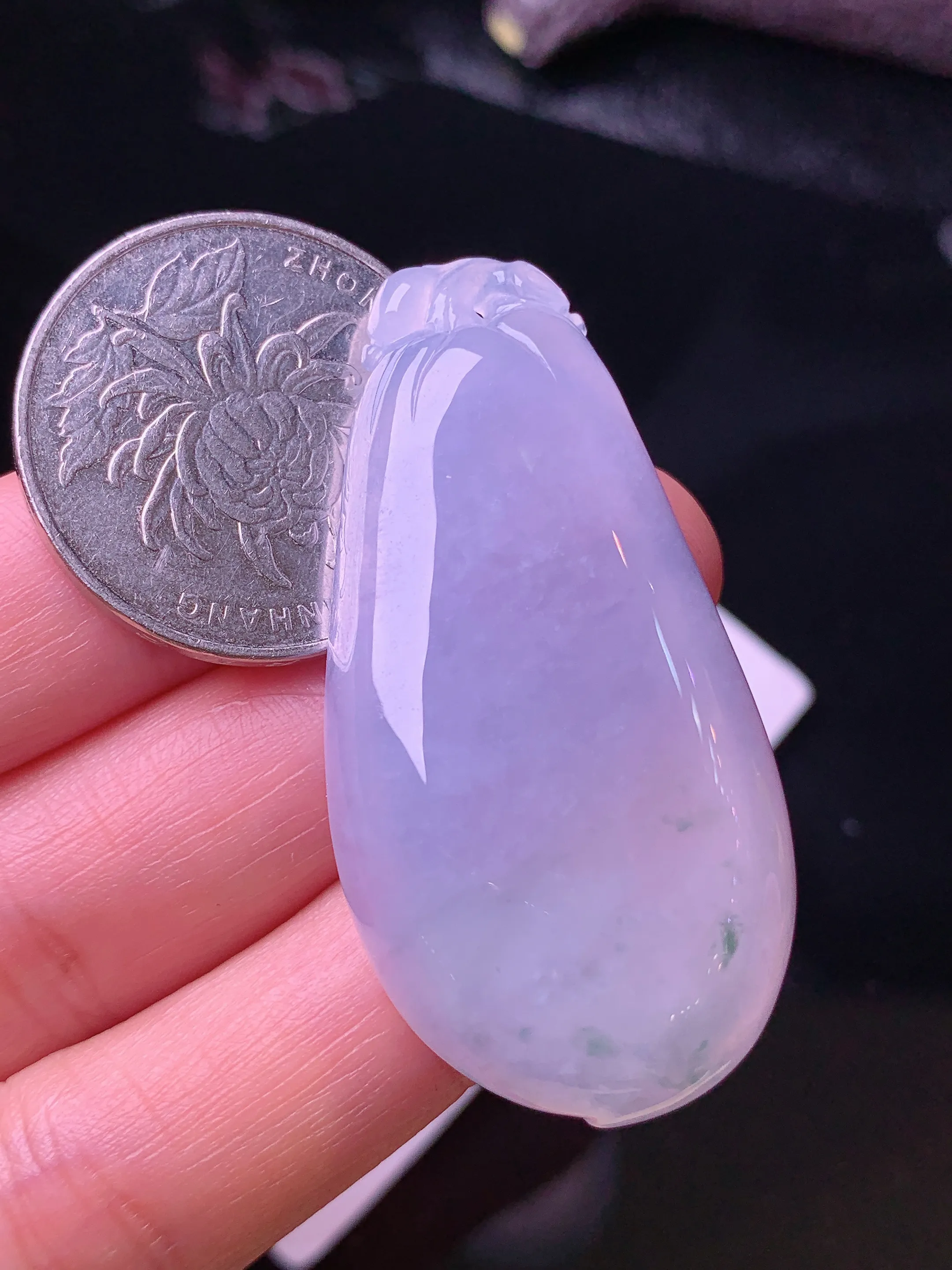 紫罗兰福瓜吊坠 玉质细腻 色泽清新艳丽 整体尺寸46.3*23.6*8.8