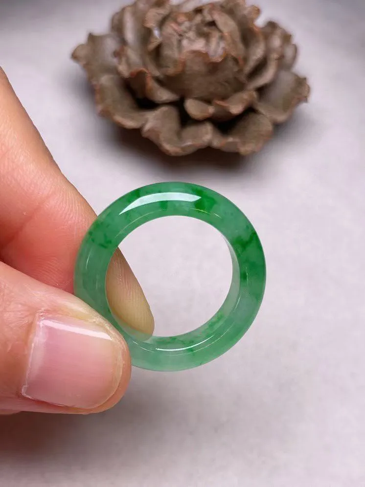冰种飘绿【指环】种水好，玉质细腻 ，卖相好‘