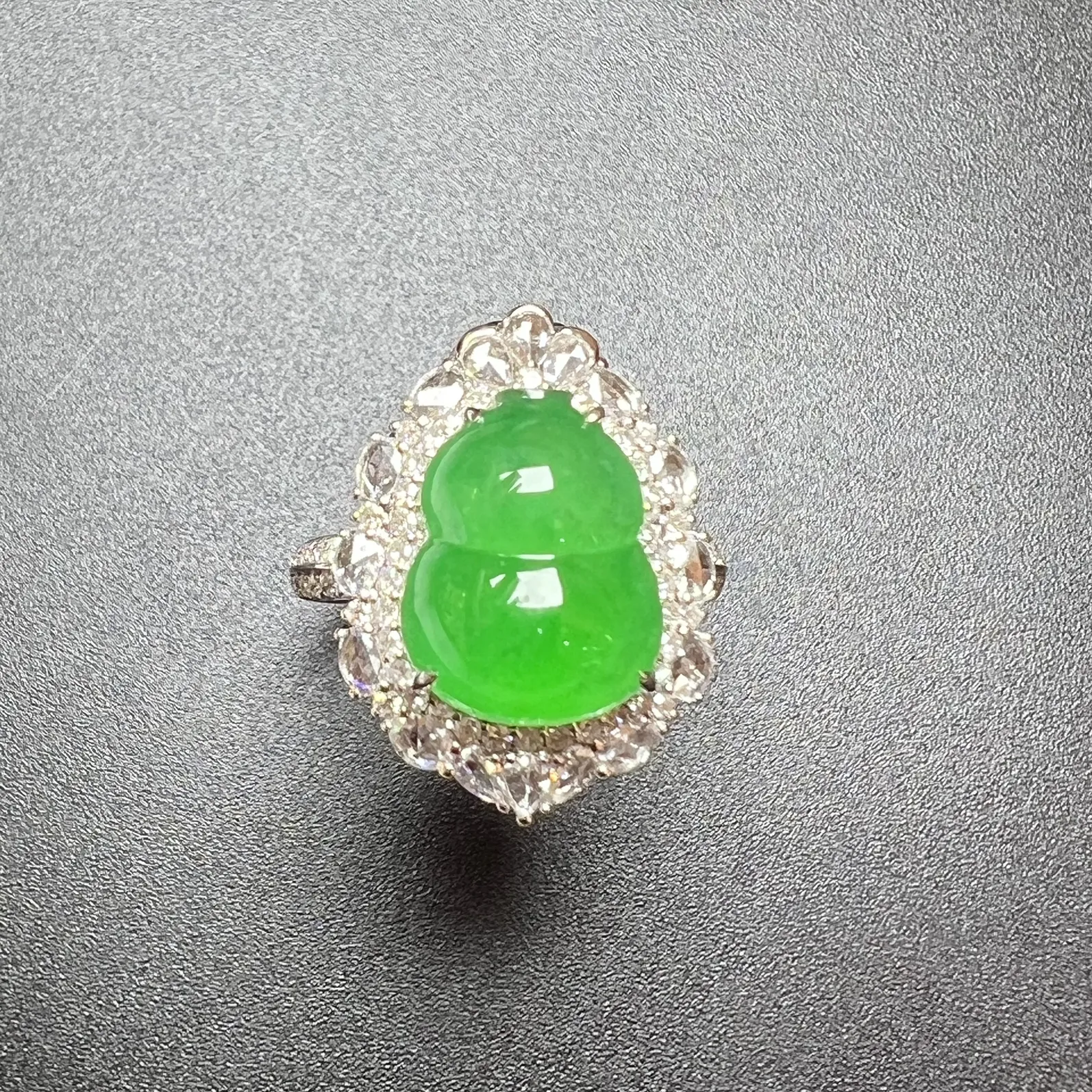 满绿双用款葫芦戒指+坠整体尺寸26.6*15*13.7 裸石尺寸12.6*9.8*5.5