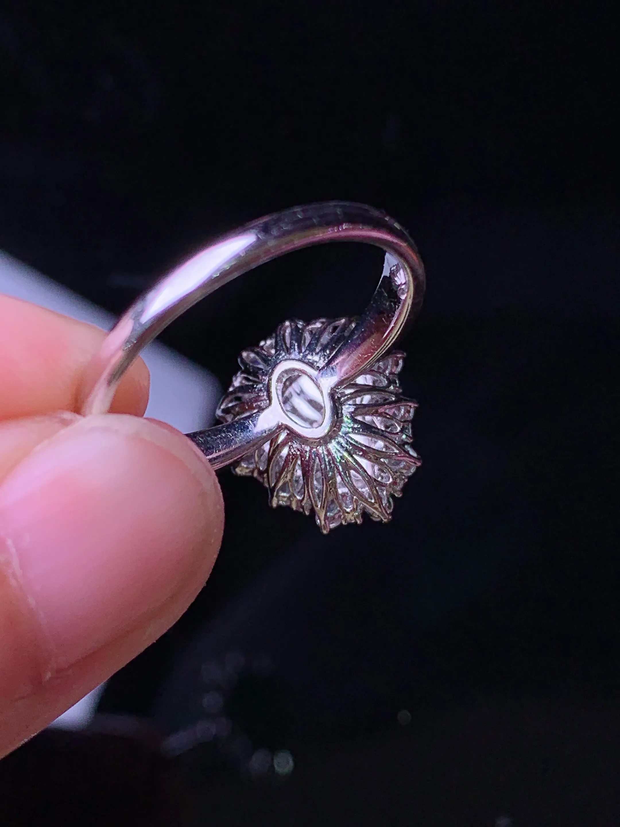 18k金钻镶嵌翠绿葫芦戒指 玉质细腻 色泽艳丽清新 圈口15 整体尺寸14.5*12.3*8.6