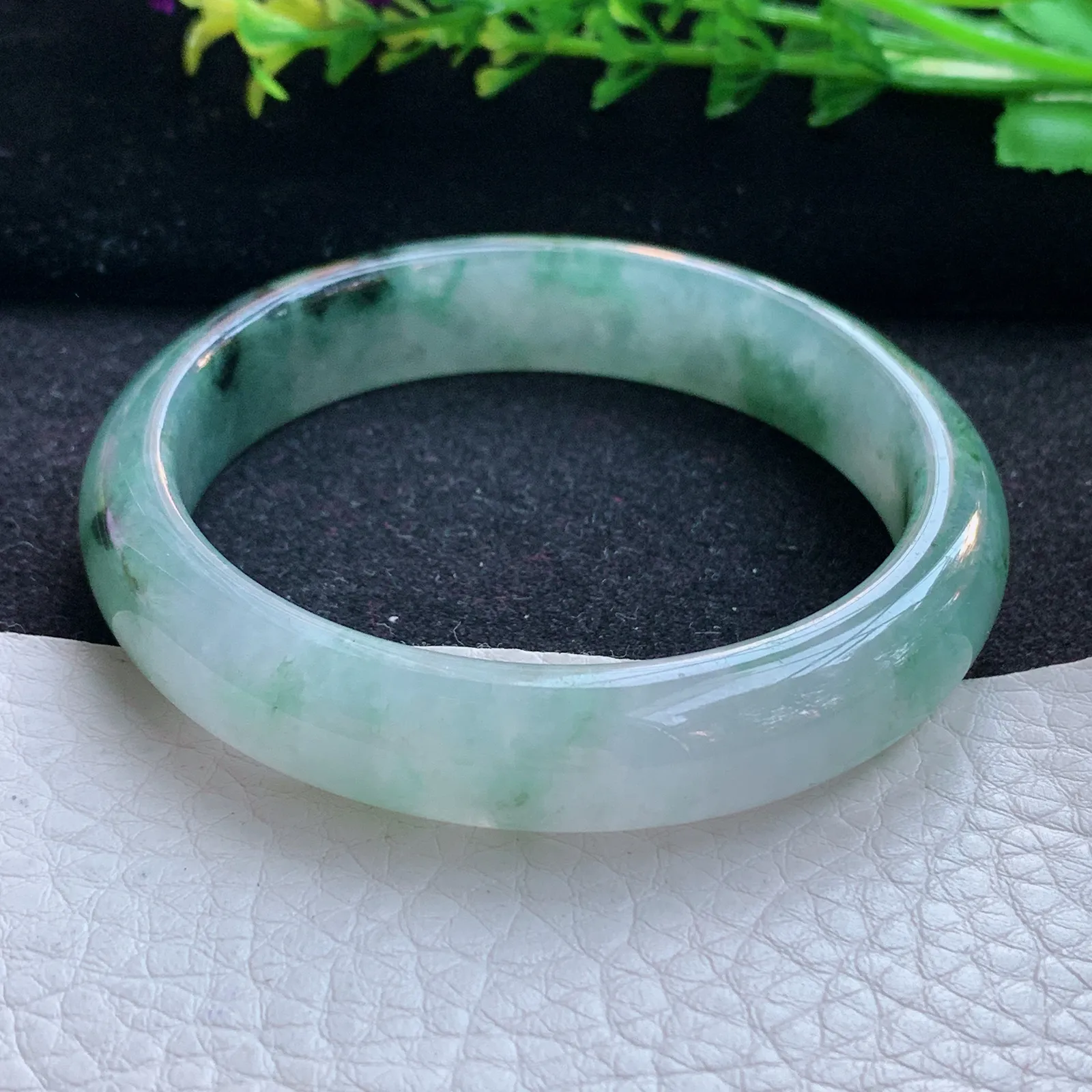 n自然光54.5*11.6*7平安镯 缅甸翡翠a货玉手镯冰飘花宽边玉手环 美人镯