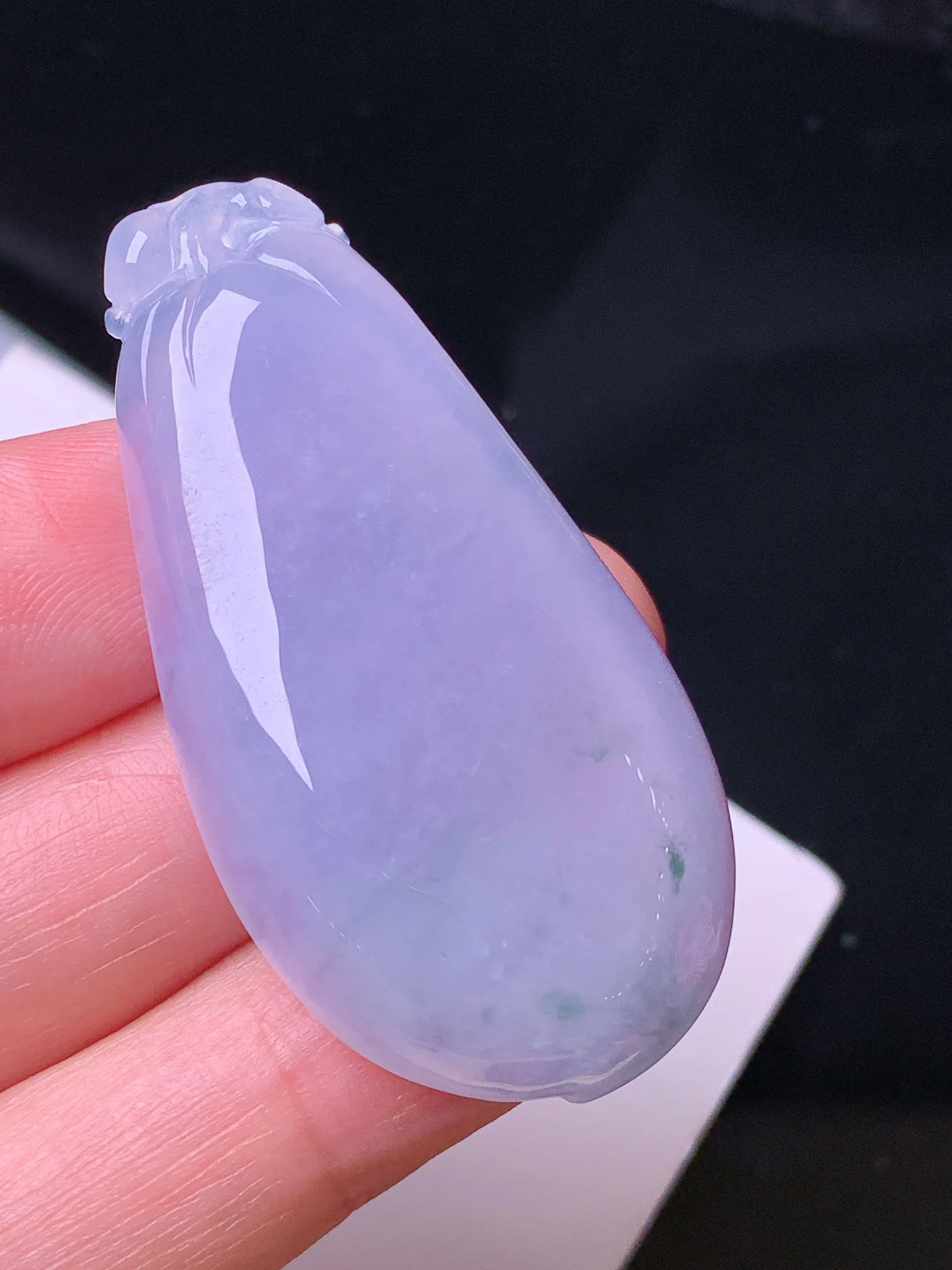 紫罗兰福瓜吊坠 玉质细腻 色泽清新艳丽 整体尺寸46.3*23.6*8.8