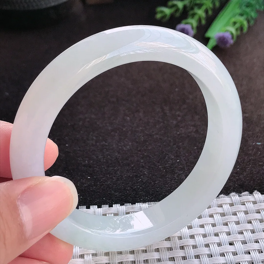 天然a货翡翠55.5/12.2/8.8老坑秀气冰胶月光白手镯宽边玉手镯