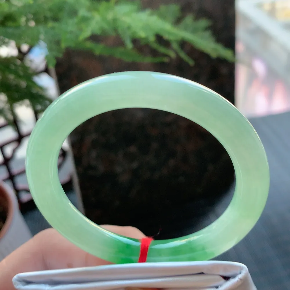 圆条高冰阳绿 无瑕 尺寸:53.7/9 种色兼备