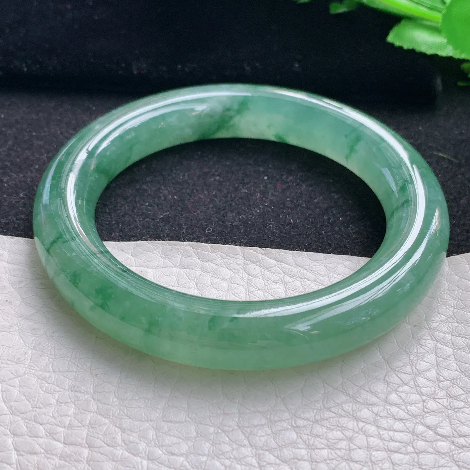 xo收藏级55*11.2美人镯 缅甸翡翠a货玉手镯冰绿飘花圆条玉手环