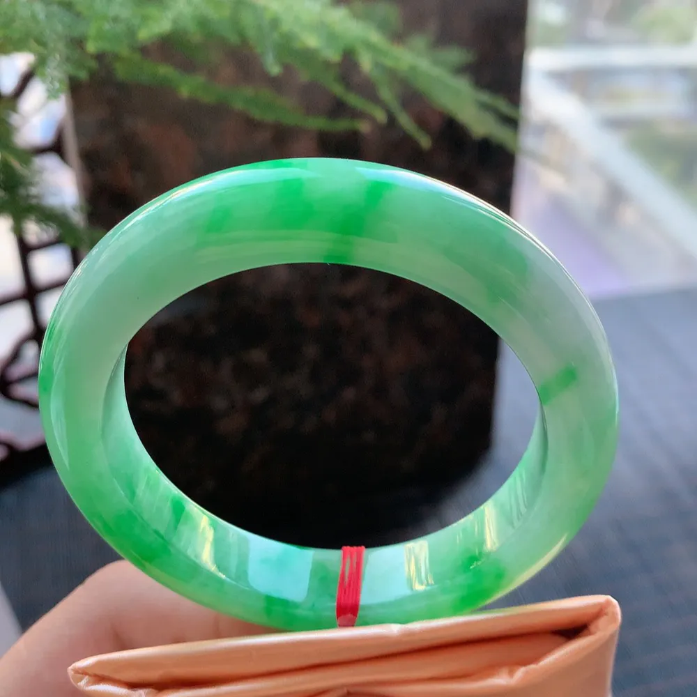 正圈冰糯阳绿 无瑕 尺寸:56.4/12.3/9.5 色好