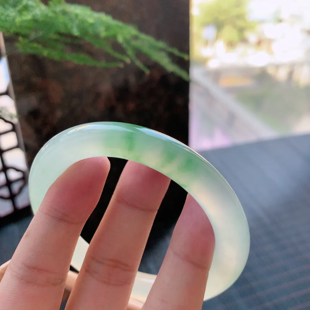 圆条冰玻绿花 微棉根 尺寸:55.7/9.1/9.9 种色俱佳 荧光闪闪