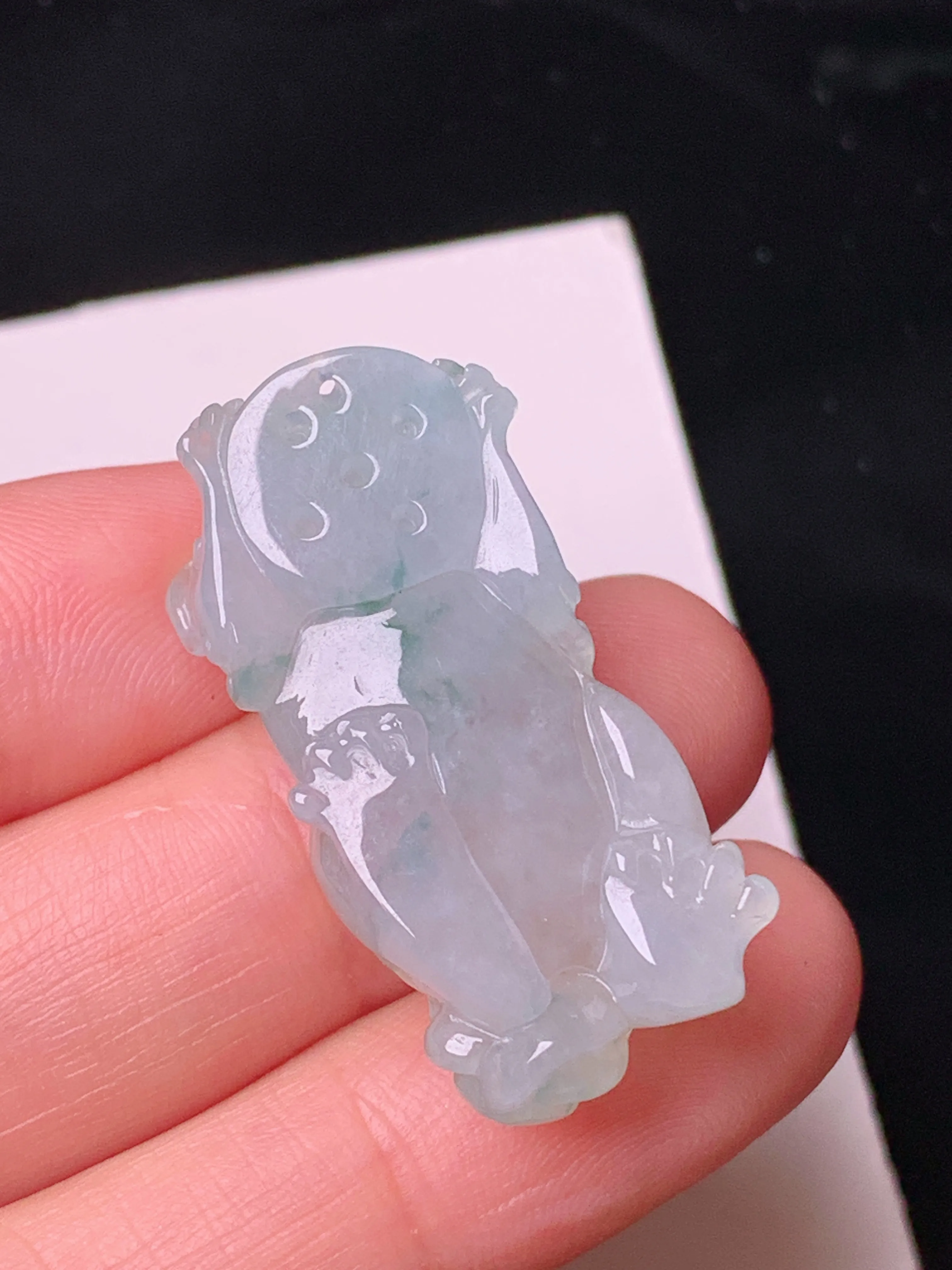 飘黄翡貔貅吊坠 玉质细腻 色泽艳丽清新 整体尺寸33*15.7*11.2