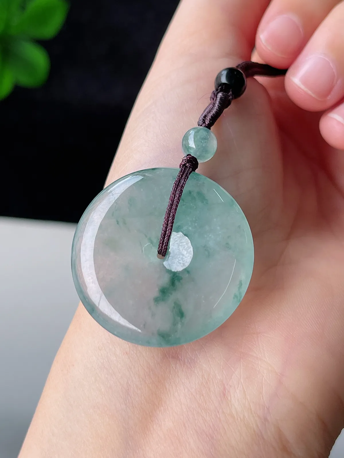 翡翠冰糯种飘绿平安扣