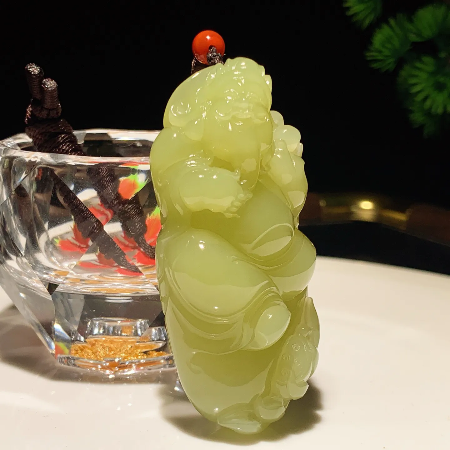 新疆和田玉若羌黄口料财神爷挂件。尺寸70/34/20重76.4克。玉质细腻油润。手推出油。品相大气。lt251126