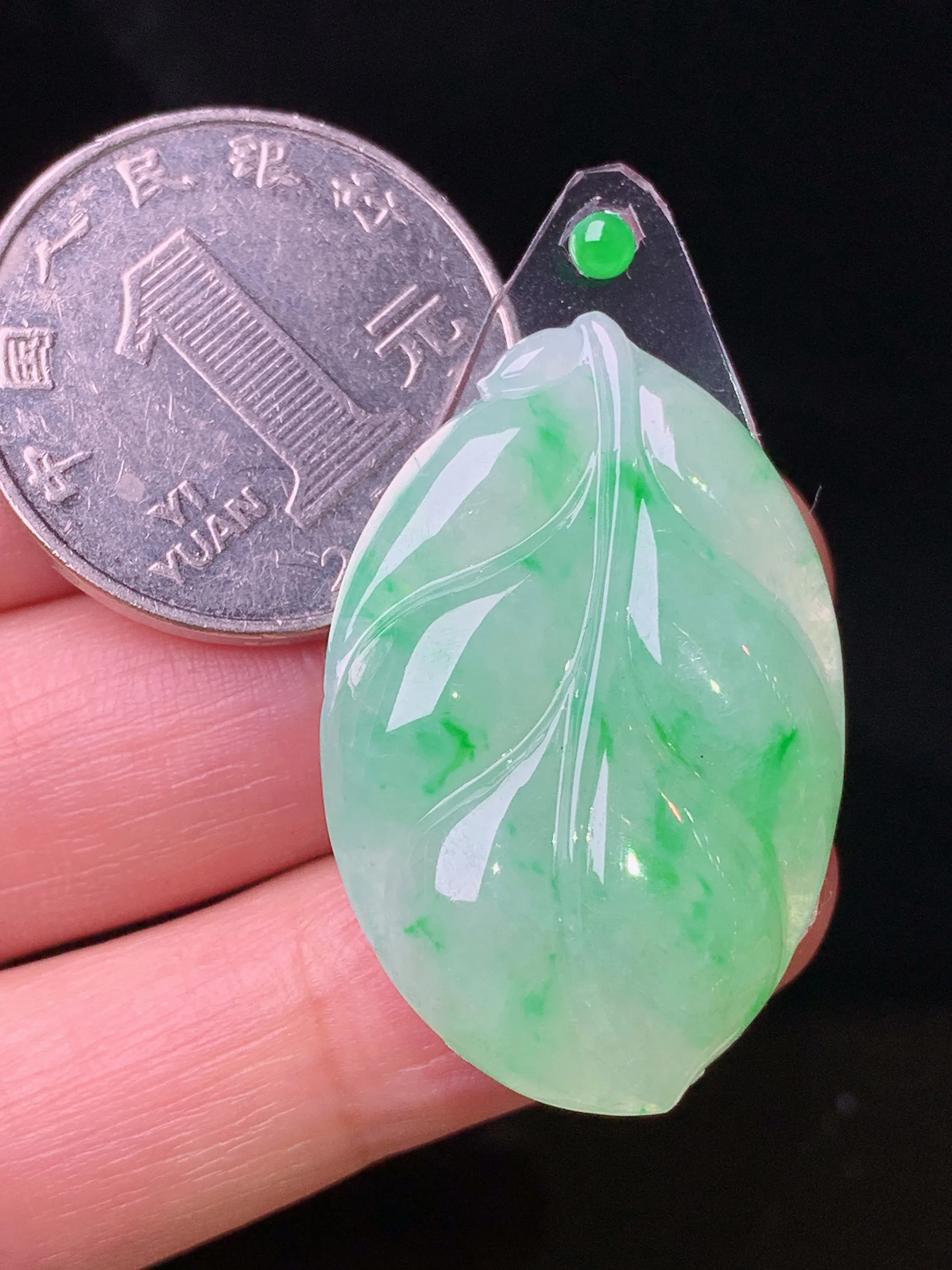 镶嵌款 飘绿树叶吊坠 玉质细腻 色泽艳丽清新 整体尺寸34*22*4.5