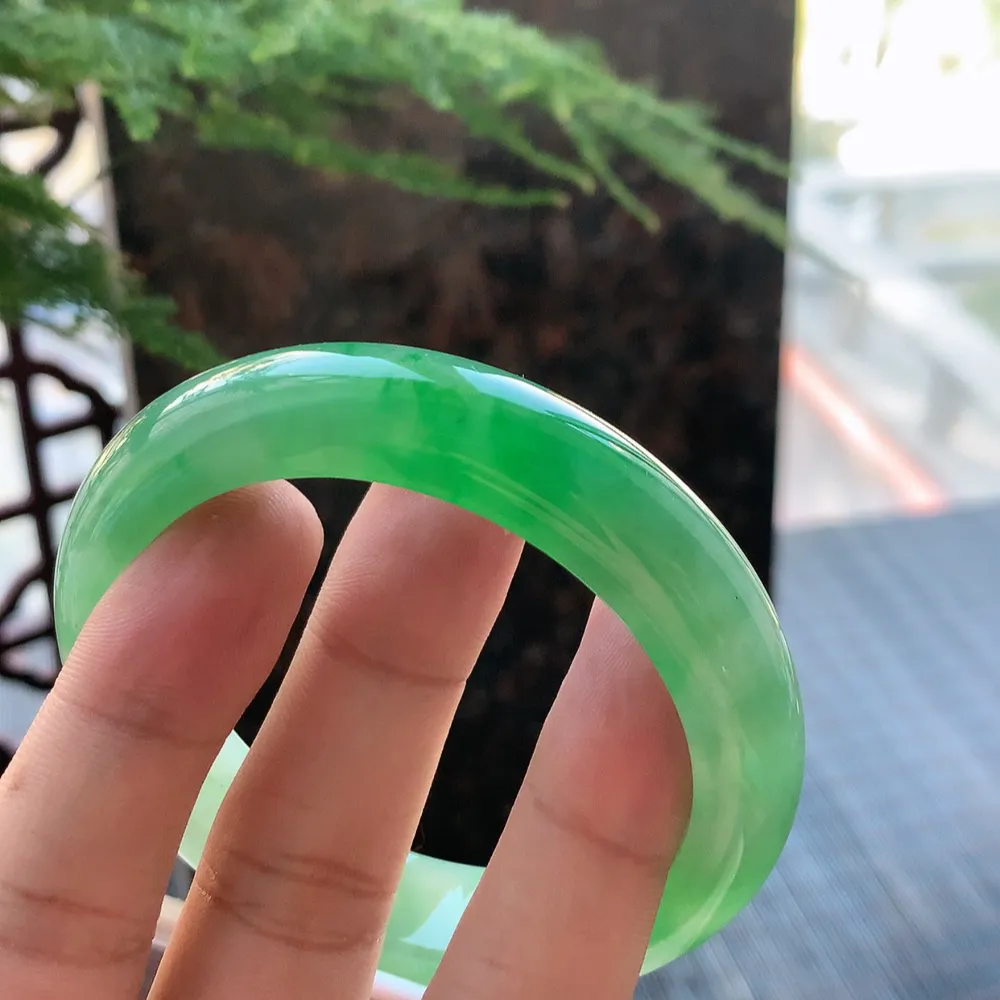 正圈冰翠绿 无瑕 尺寸:55.1/13.1/8.7 种色兼备