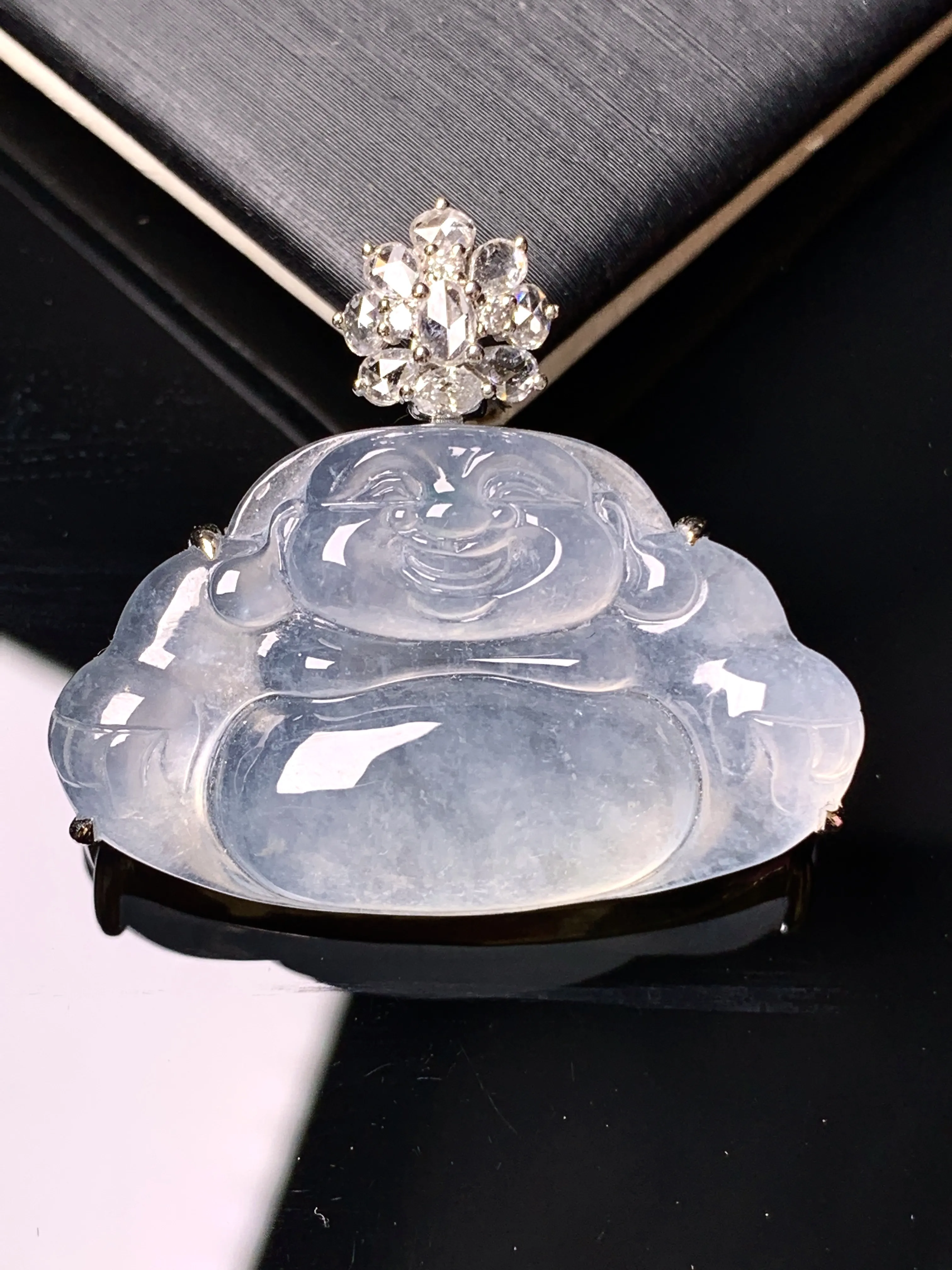 18k金钻镶嵌冰种佛公吊坠 玉质细腻 色泽艳丽清新 整体尺寸28.3*32.2*6.8