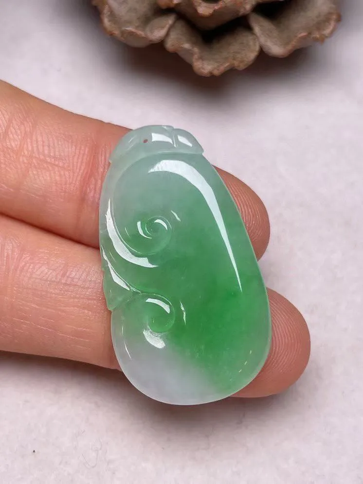 冰种飘绿【如意】吊坠，种水好，玉质细腻 ，卖相好.
