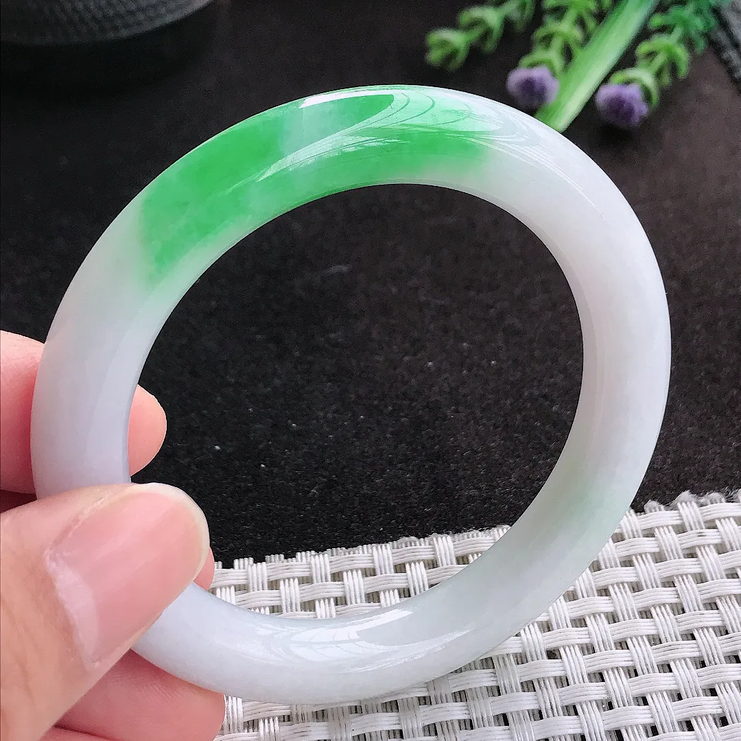 天然A货翡翠53.5/9.7老坑精美飘阳绿圆条手镯玉手镯