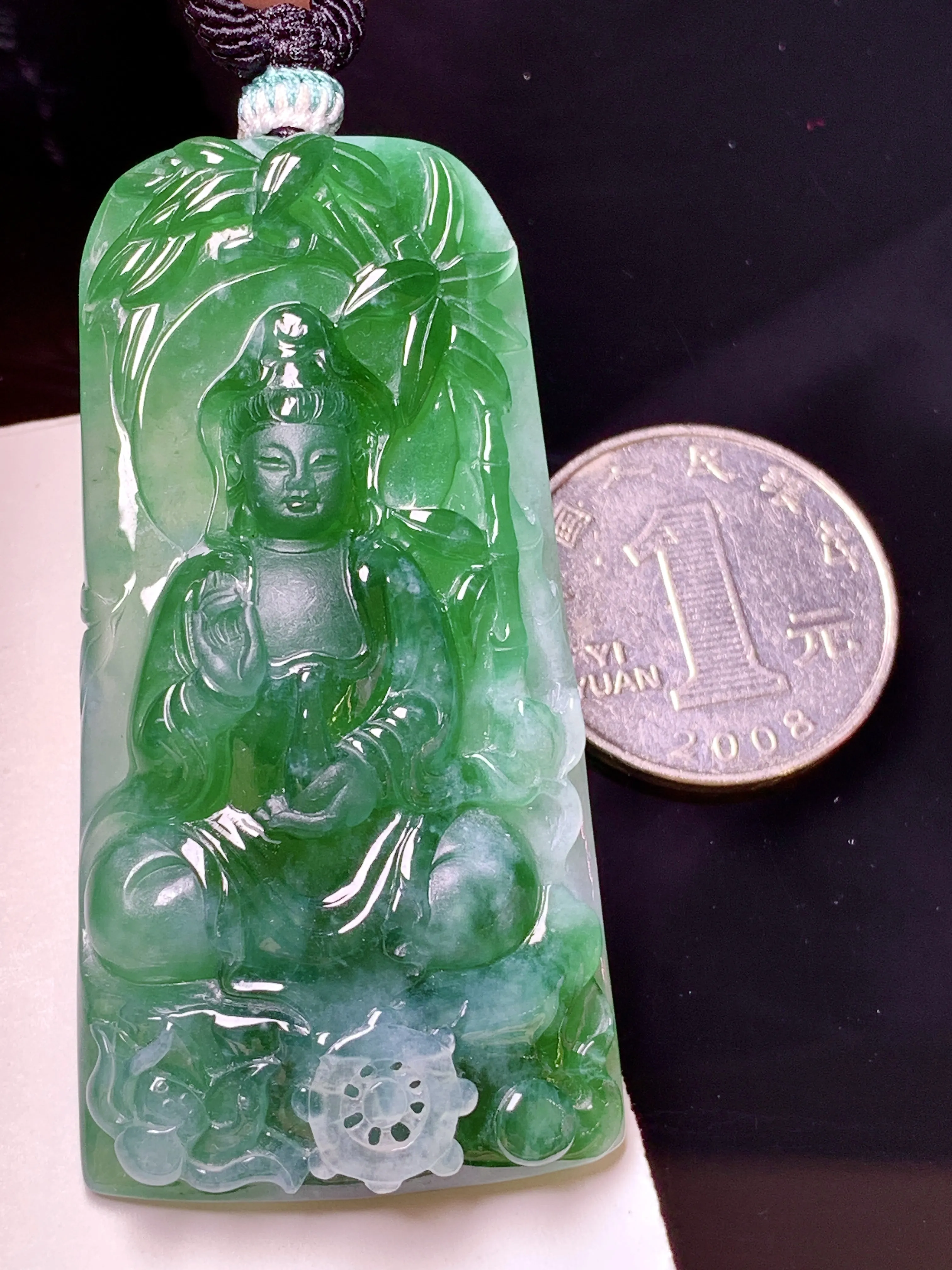 飘绿观音菩萨吊坠 玉质细腻 色泽艳丽清新 整体尺寸59.5*30.2*9.8
