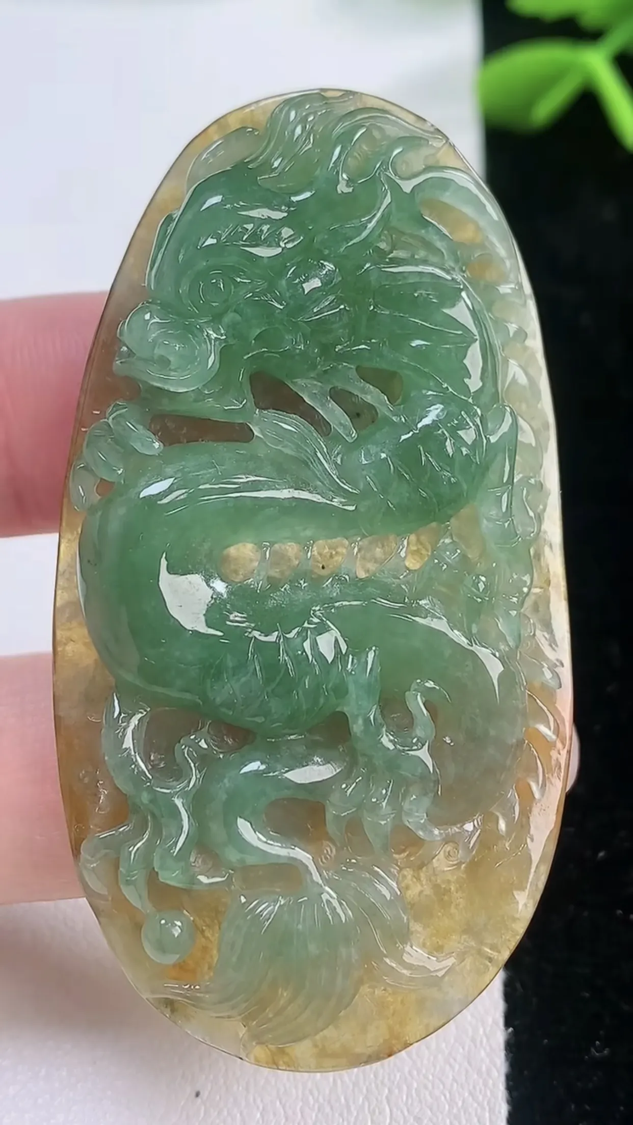 缅甸天然翡翠a货 老坑料起胶冰润 双彩黄加绿霸气龙牌吊坠，尺寸59-30-8.8mm  y 20.1