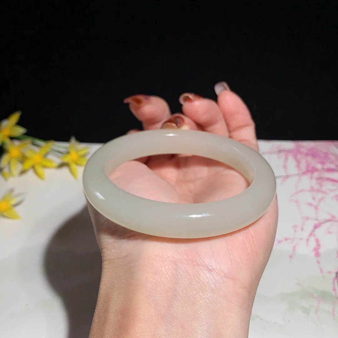 和田玉57圈口藕粉色手镯！玉质细腻油润 底色纯净 无裂无杂 脂粉好，品质好