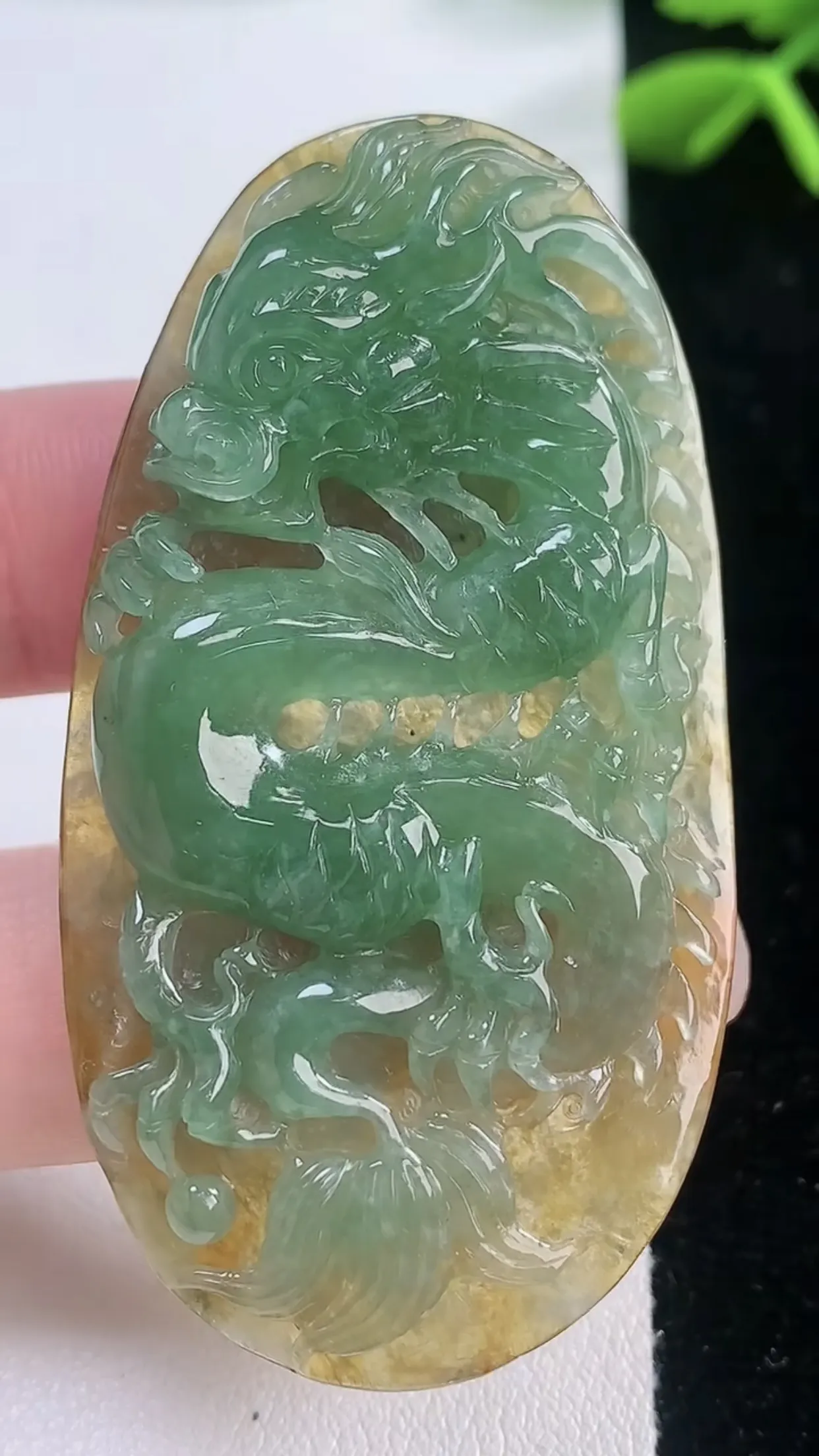 缅甸天然翡翠a货 老坑料起胶冰润 双彩黄加绿霸气龙牌吊坠，尺寸59-30-8.8mm  y 20.13