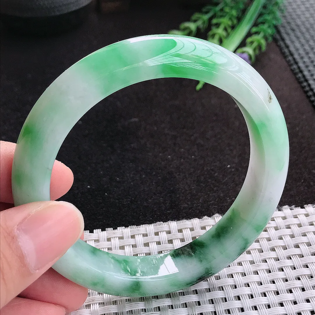 天然A货翡翠60.5/12.6/9.4老坑精美温润飘绿手镯大圈口宽边玉手镯