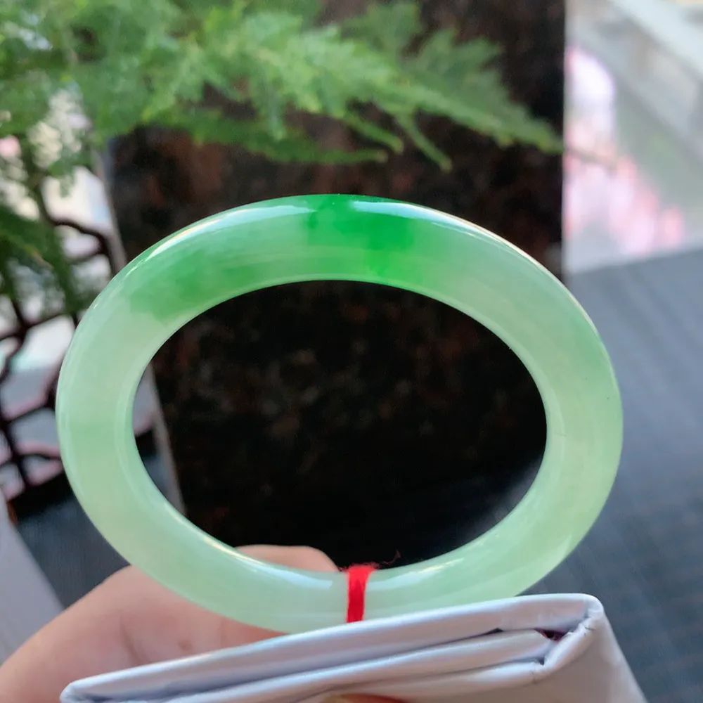 圆条高冰阳绿 无瑕 尺寸:53.7/9 种色兼备