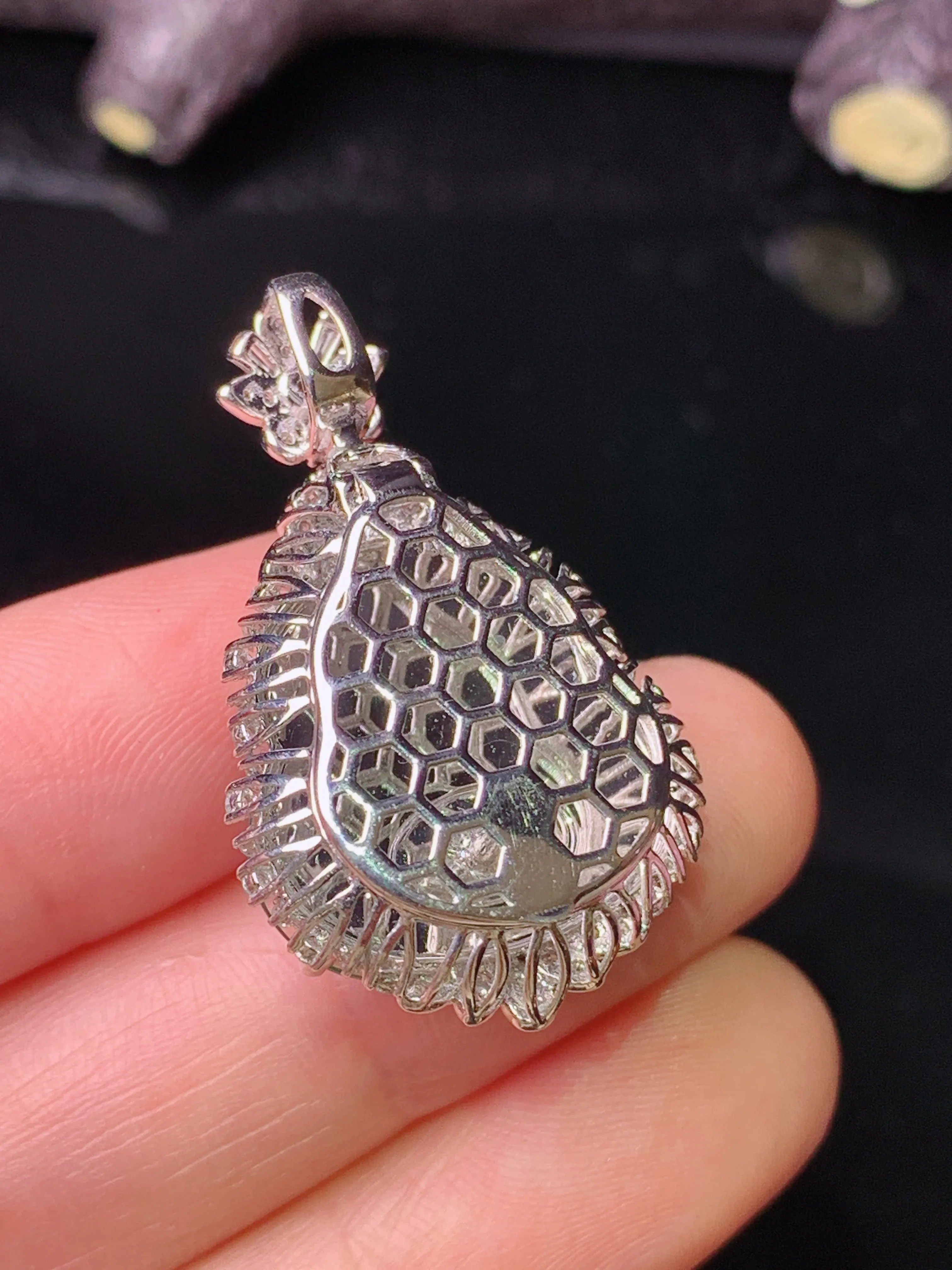 18k金钻镶嵌满绿葫芦吊坠 玉质细腻 色泽艳丽清新 整体尺寸32.8*20.2*14.8