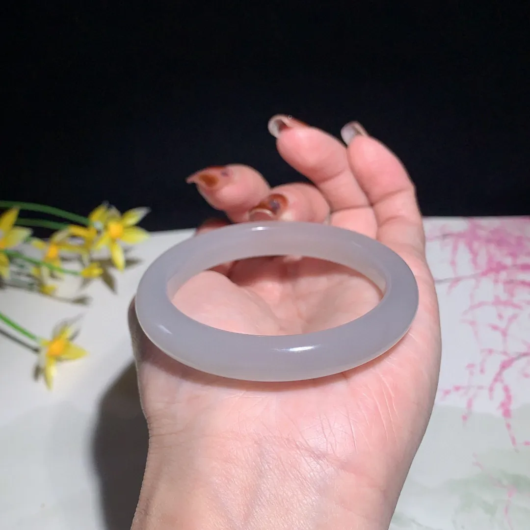 和田玉51.5圈口紫罗兰色手镯！冰底紫！玉质细腻油润 底色纯净 无裂无杂 脂粉好，品质好！