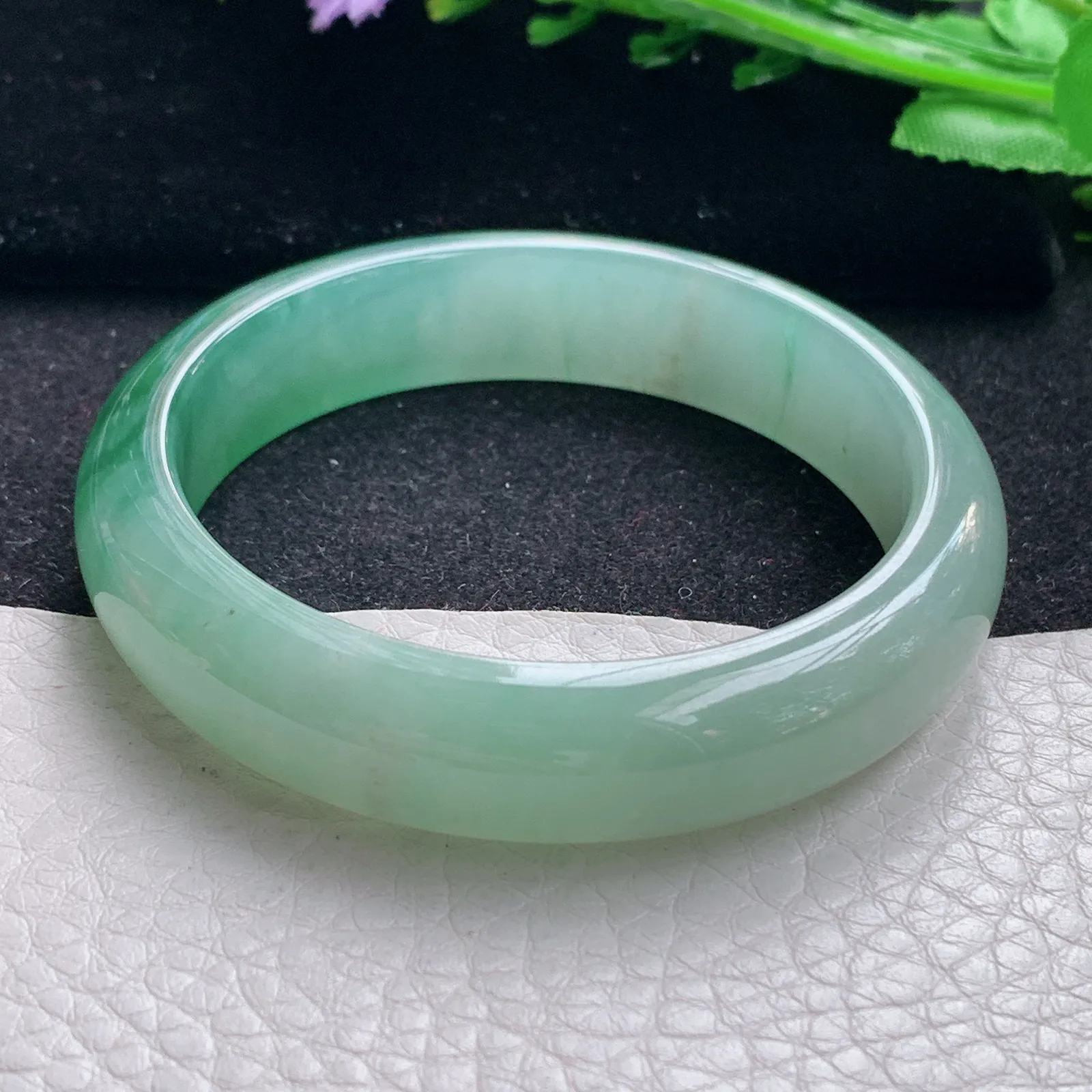r自然光54*13*7.8平安镯 缅甸翡翠a货玉手镯冰绿宽边玉手环