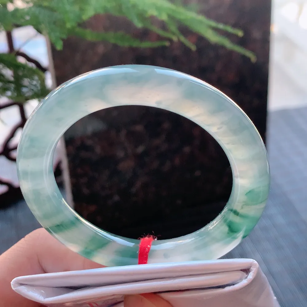 圆条冰玻飘花 无瑕 尺寸:52.7/10.1 花美 种水好