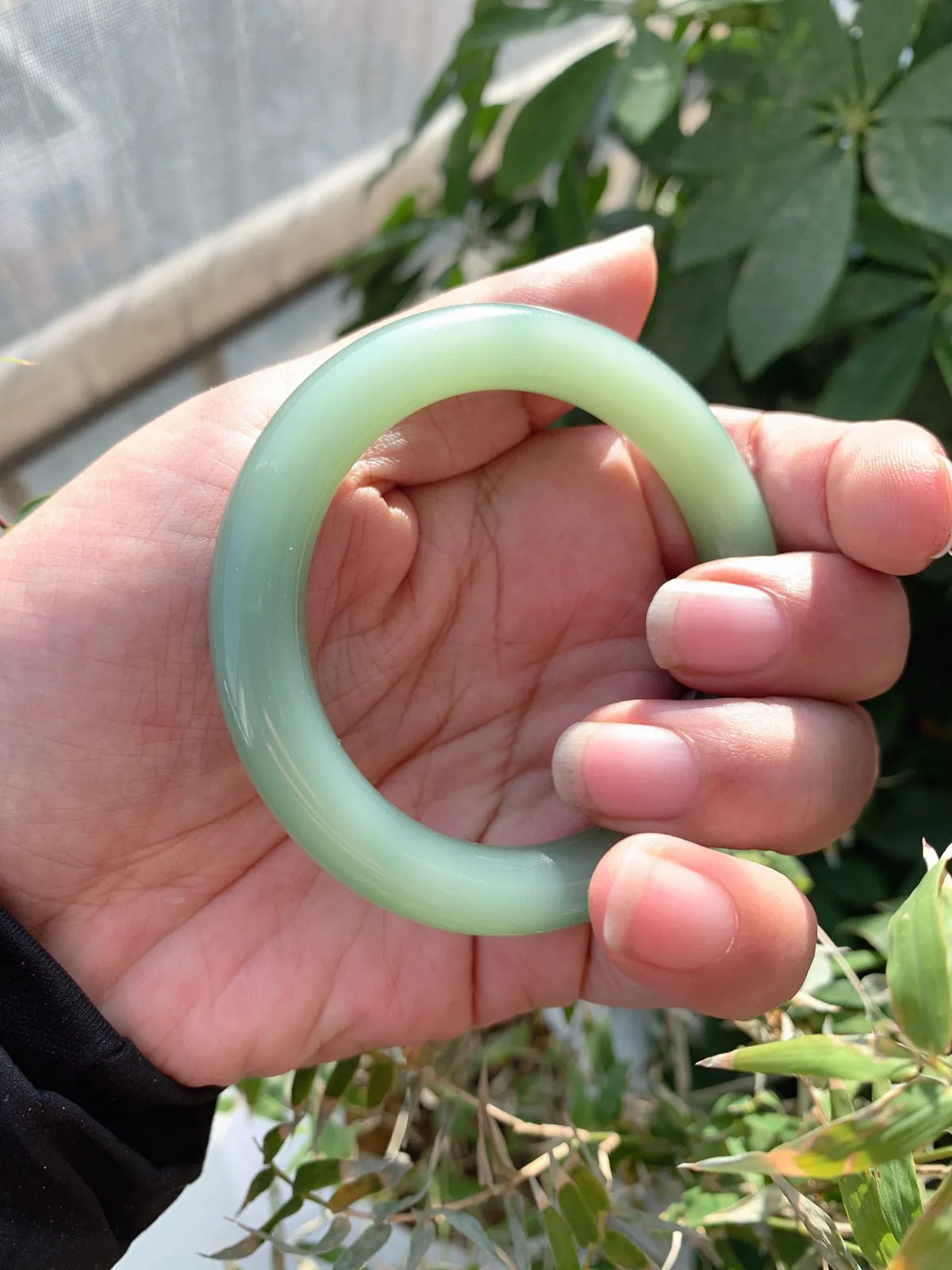 珍藏品，和田玉55圈口冰底粉青色手镯，无裂无杂无结构，品质好