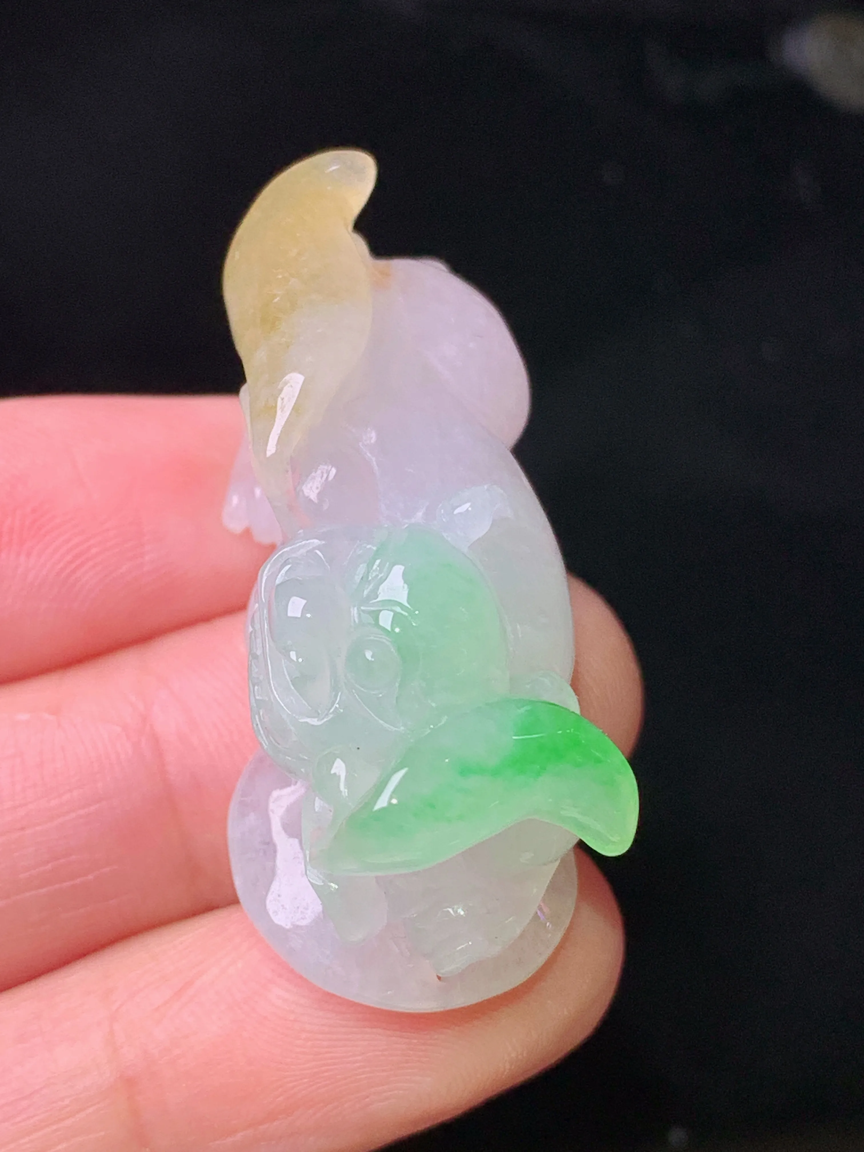 飘黄绿貔貅吊坠 玉质细腻 色泽艳丽清新 整体尺寸41.3*16.2*16.8