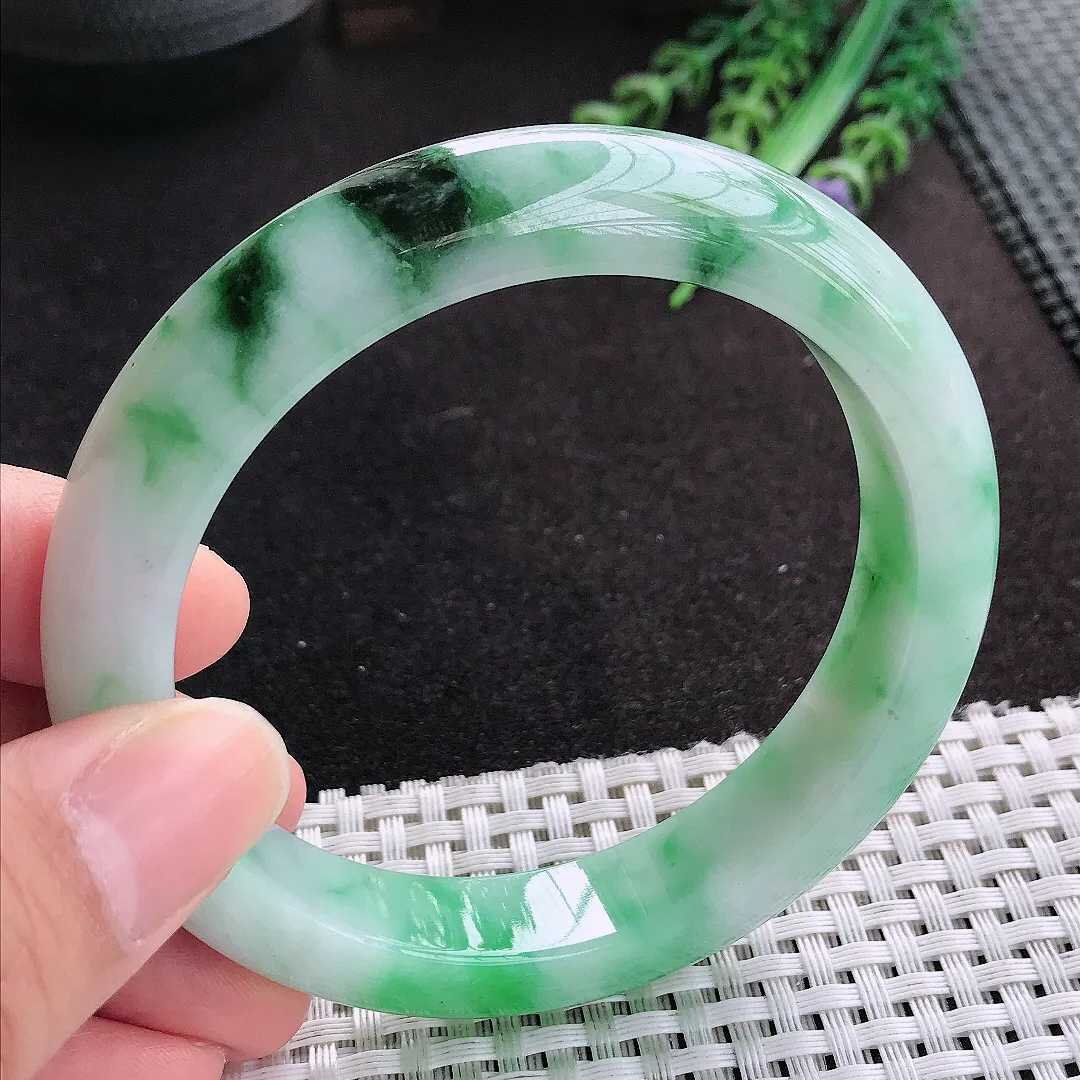 天然A货翡翠60.5/12.6/9.4老坑精美温润飘绿手镯大圈口宽边玉手镯