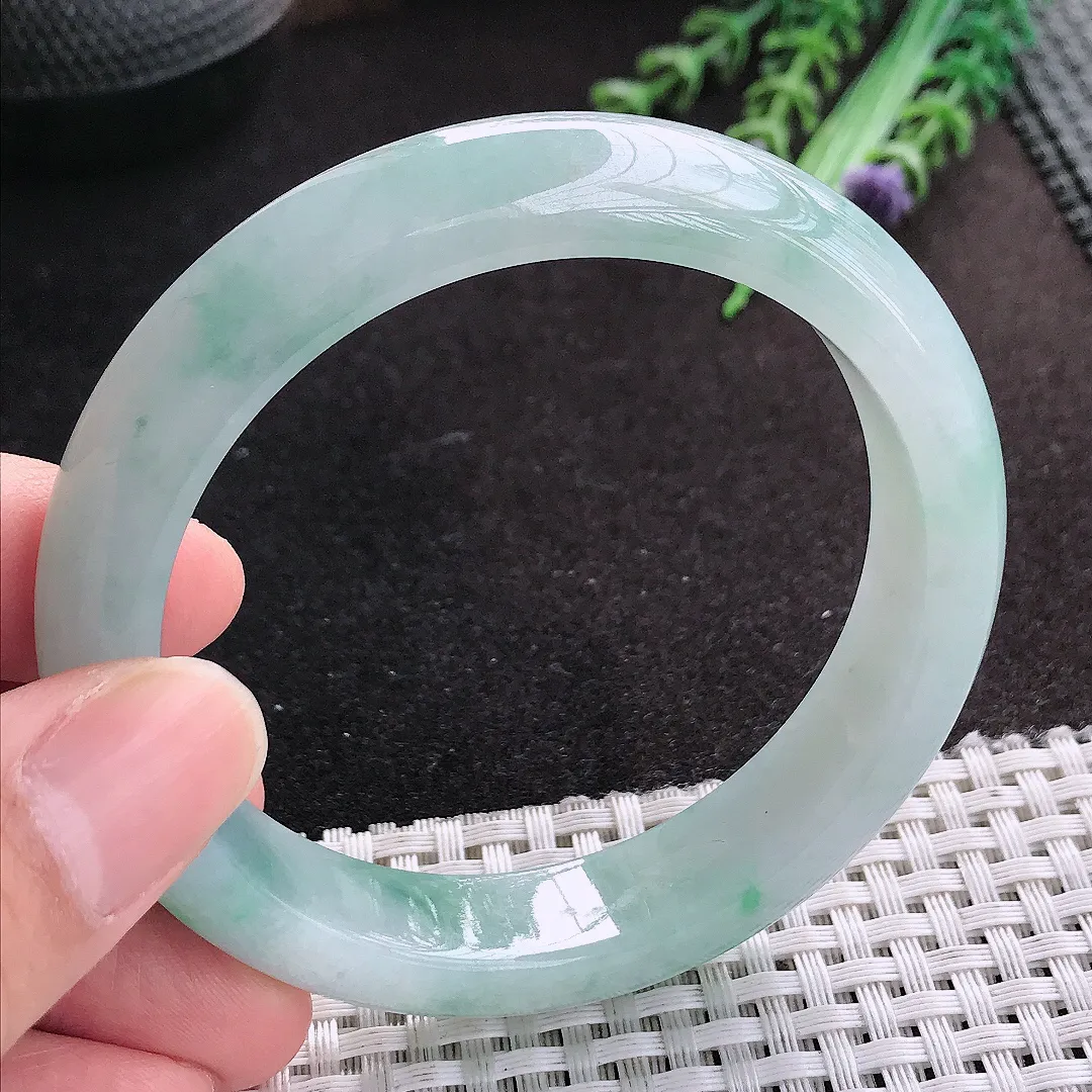 天然A货翡翠58/12.8/8.5老坑冰胶水灵飘绿手镯宽边玉手镯