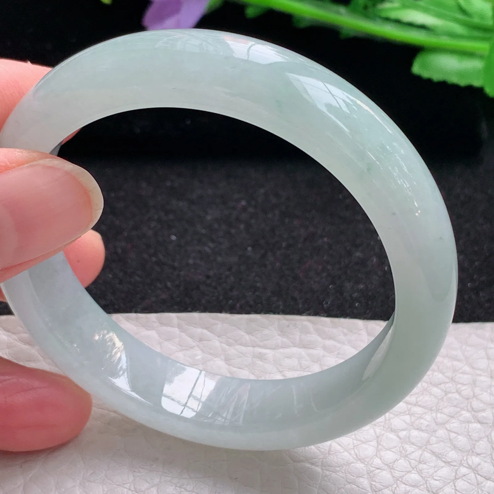 r自然光53*12.5*8平安镯 缅甸翡翠a货玉手镯冰胶浅绿宽边玉手环