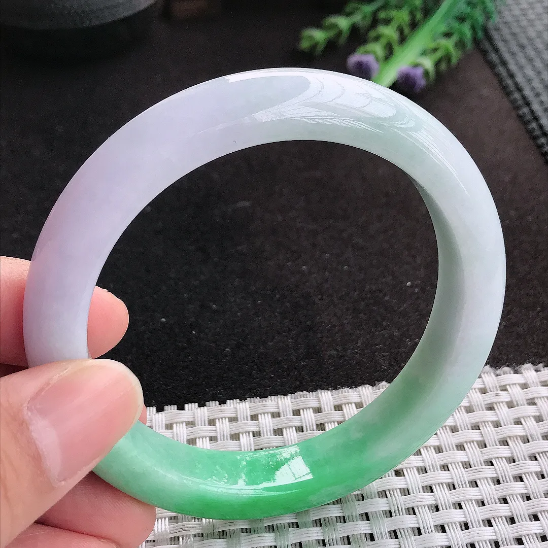 天然A货翡翠60/12.5/8.8老坑精美温润飘绿手镯宽边玉手镯