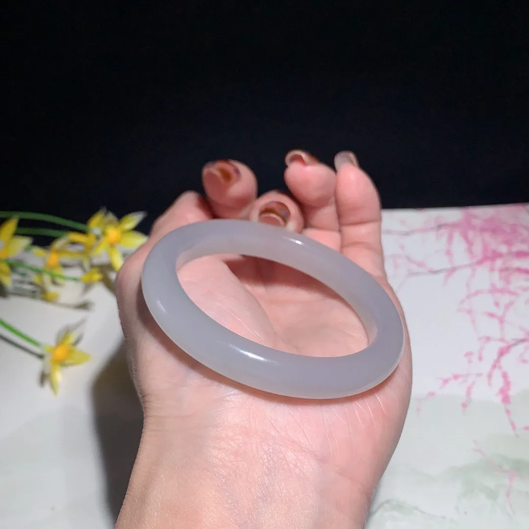 和田玉51.5圈口紫罗兰色手镯！冰底紫！玉质细腻油润 底色纯净 无裂无杂 脂粉好，品质好！