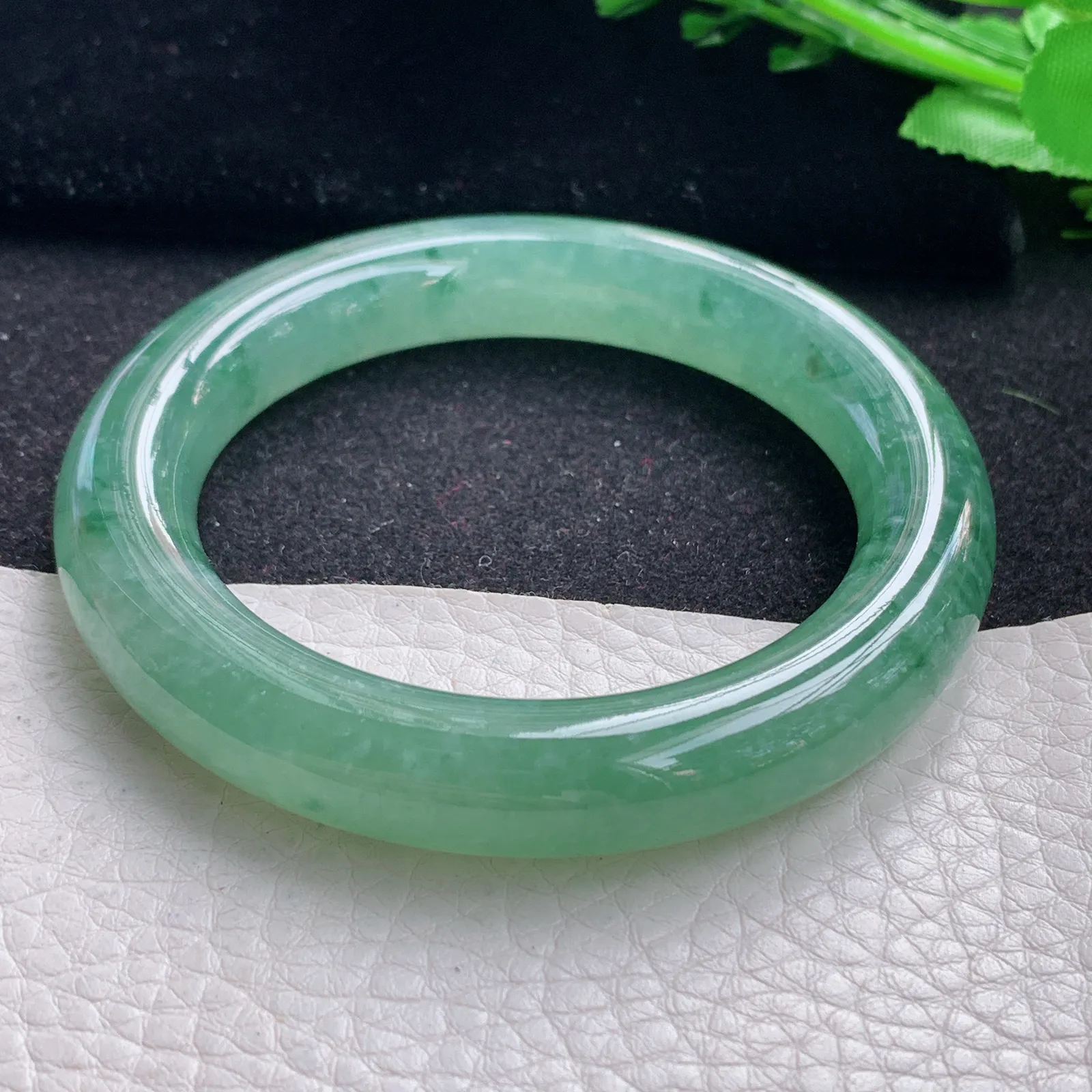 xo收藏级55*11.2美人镯 缅甸翡翠a货玉手镯冰绿飘花圆条玉手环