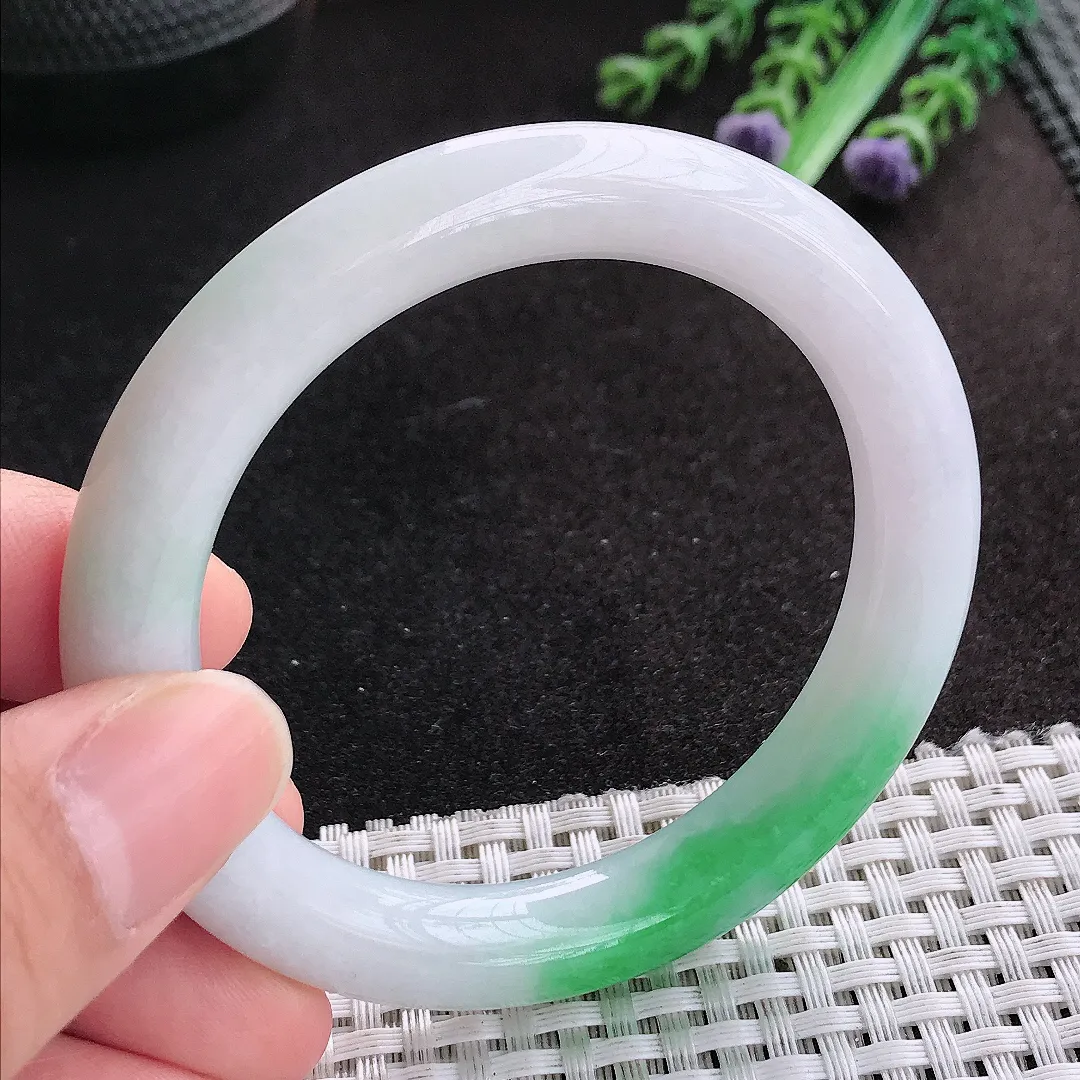 天然A货翡翠53.5/9.7老坑精美飘阳绿圆条手镯玉手镯