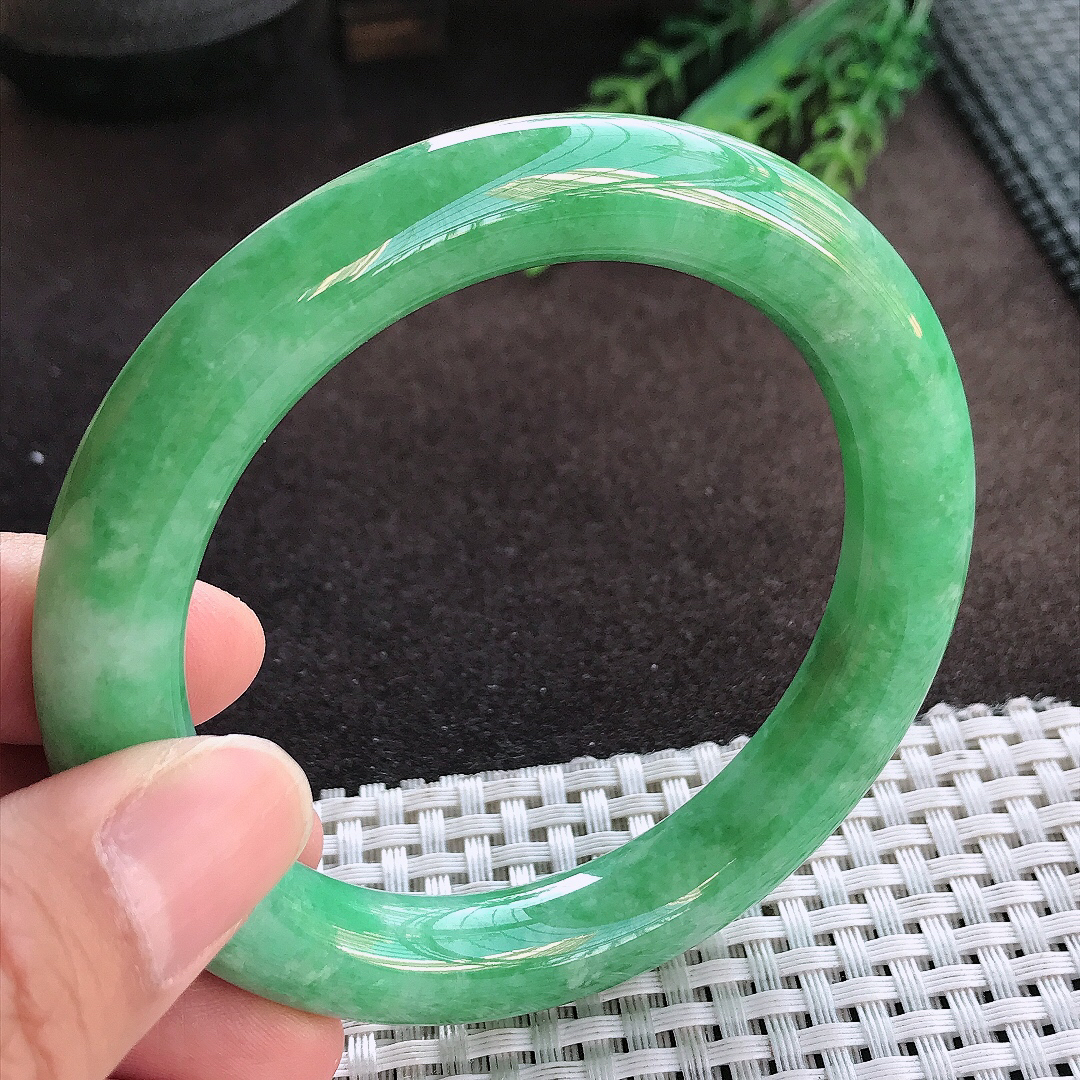 天然A货翡翠58.8/10.6/10.8老坑精美满绿阳绿圆条手镯玉手镯