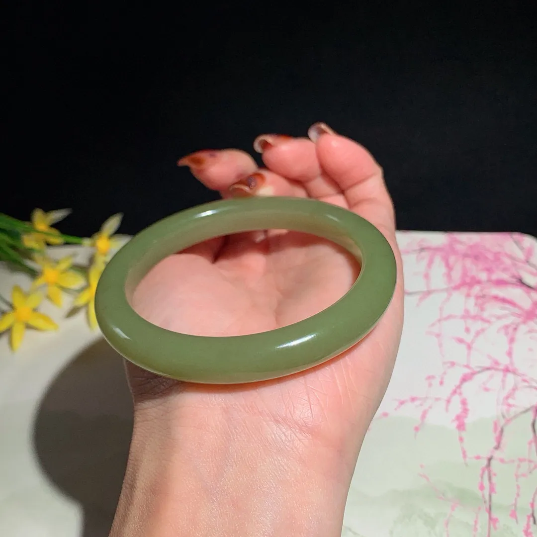 黄口料！和田玉60.5圈口黄口料手镯，玉质细腻油润 底色纯净 无裂无杂 脂粉好，品质高！