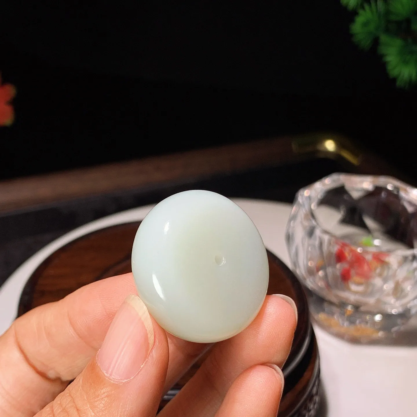 新疆和田玉白玉平安扣挂件。尺寸30/12重21.8克。玉质细腻油润。手推出油。品相大气。lt251126