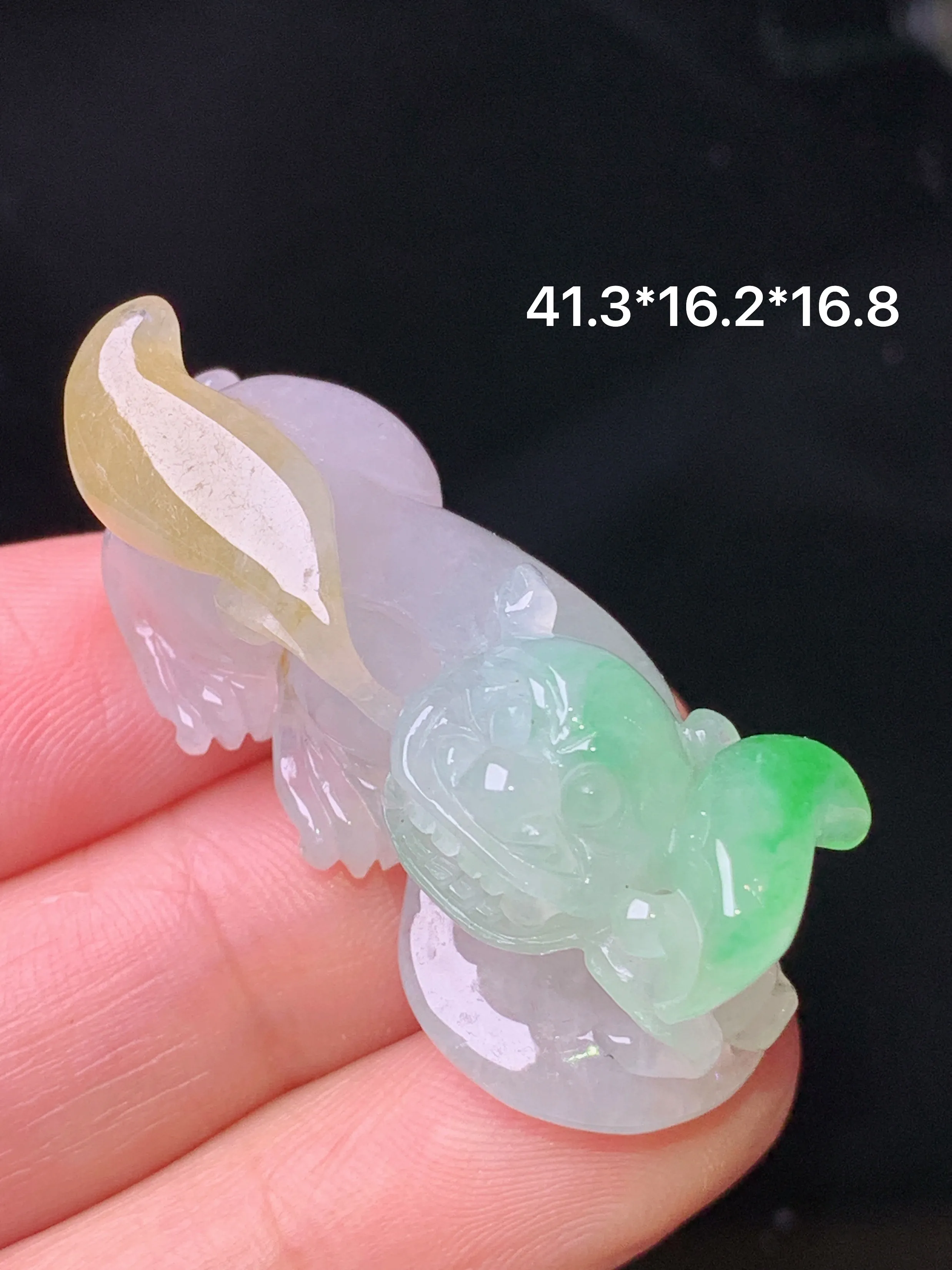 飘黄绿貔貅吊坠 玉质细腻 色泽艳丽清新 整体尺寸41.3*16.2*16.8